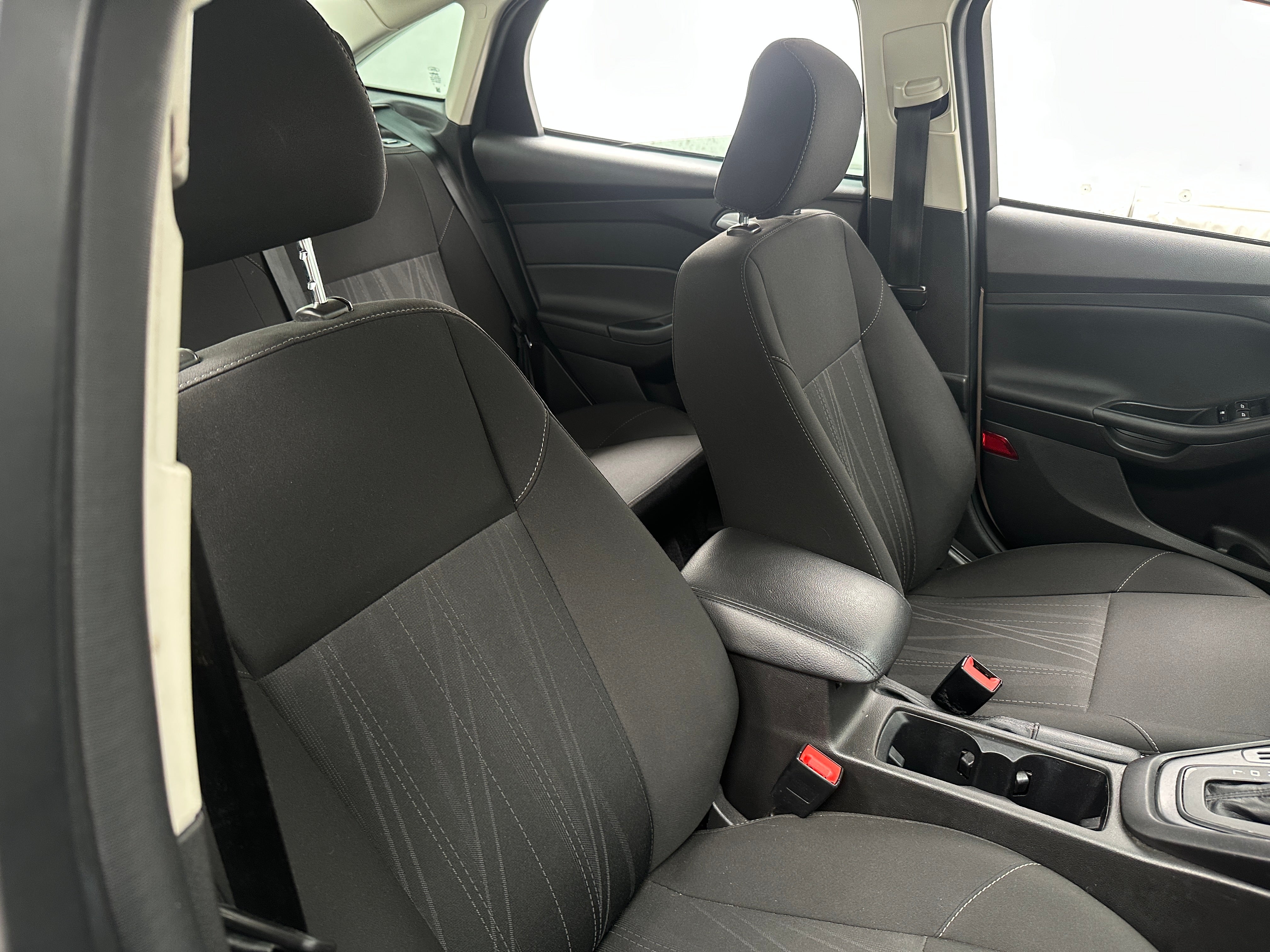 2017 Ford Focus SE 2