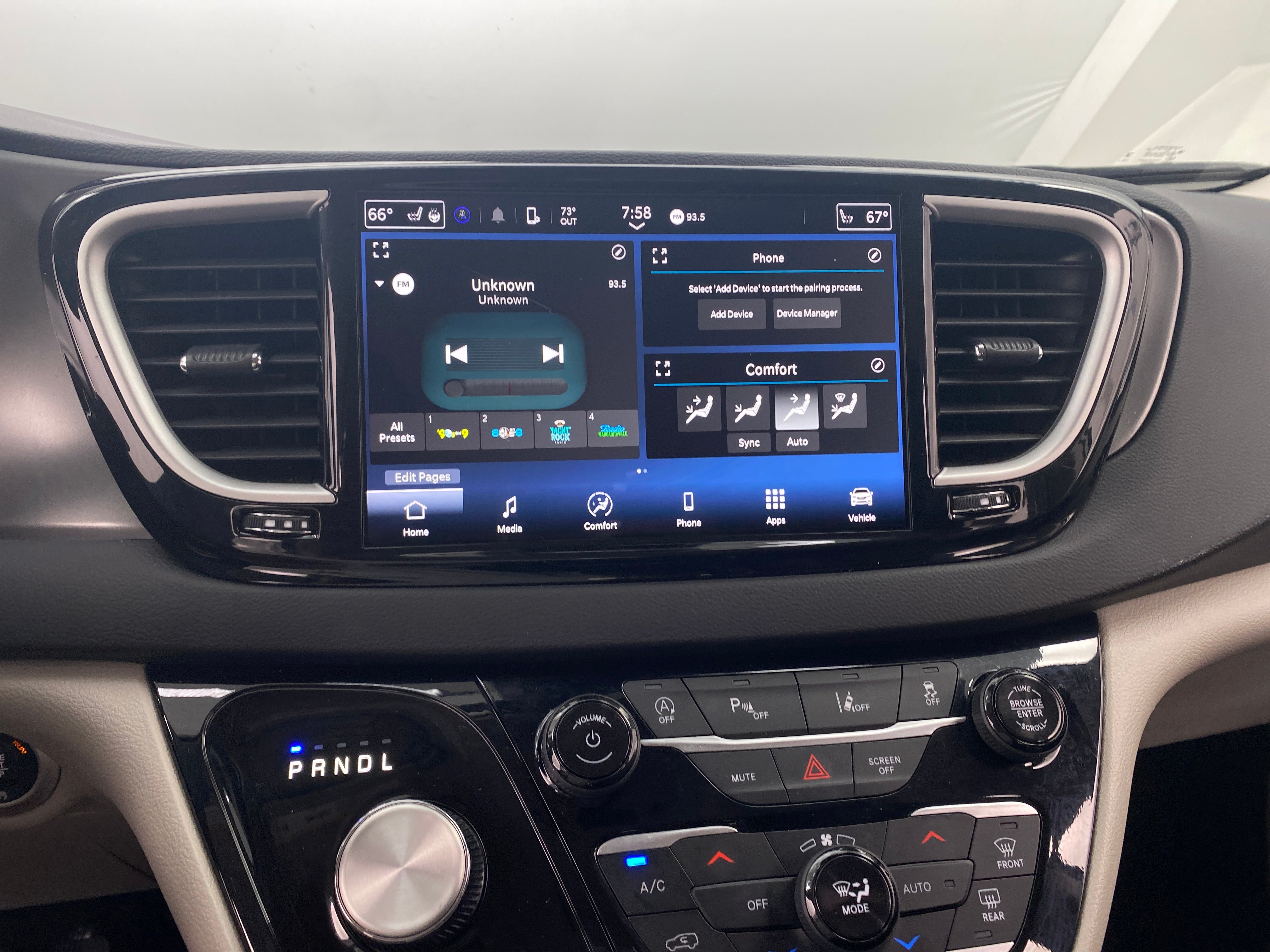 2024 Chrysler Pacifica Touring L 3