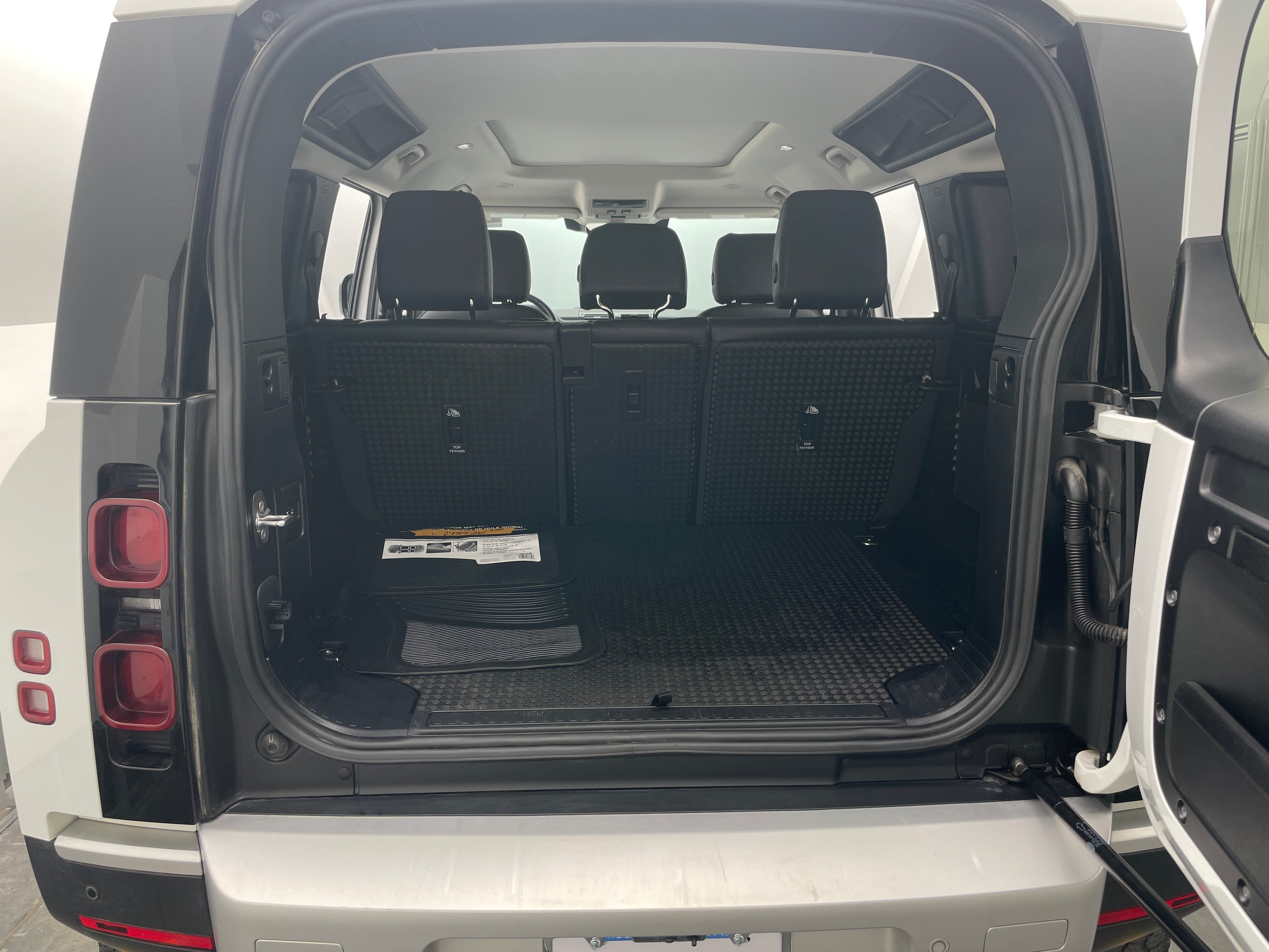 2024 Land Rover Defender 110 6