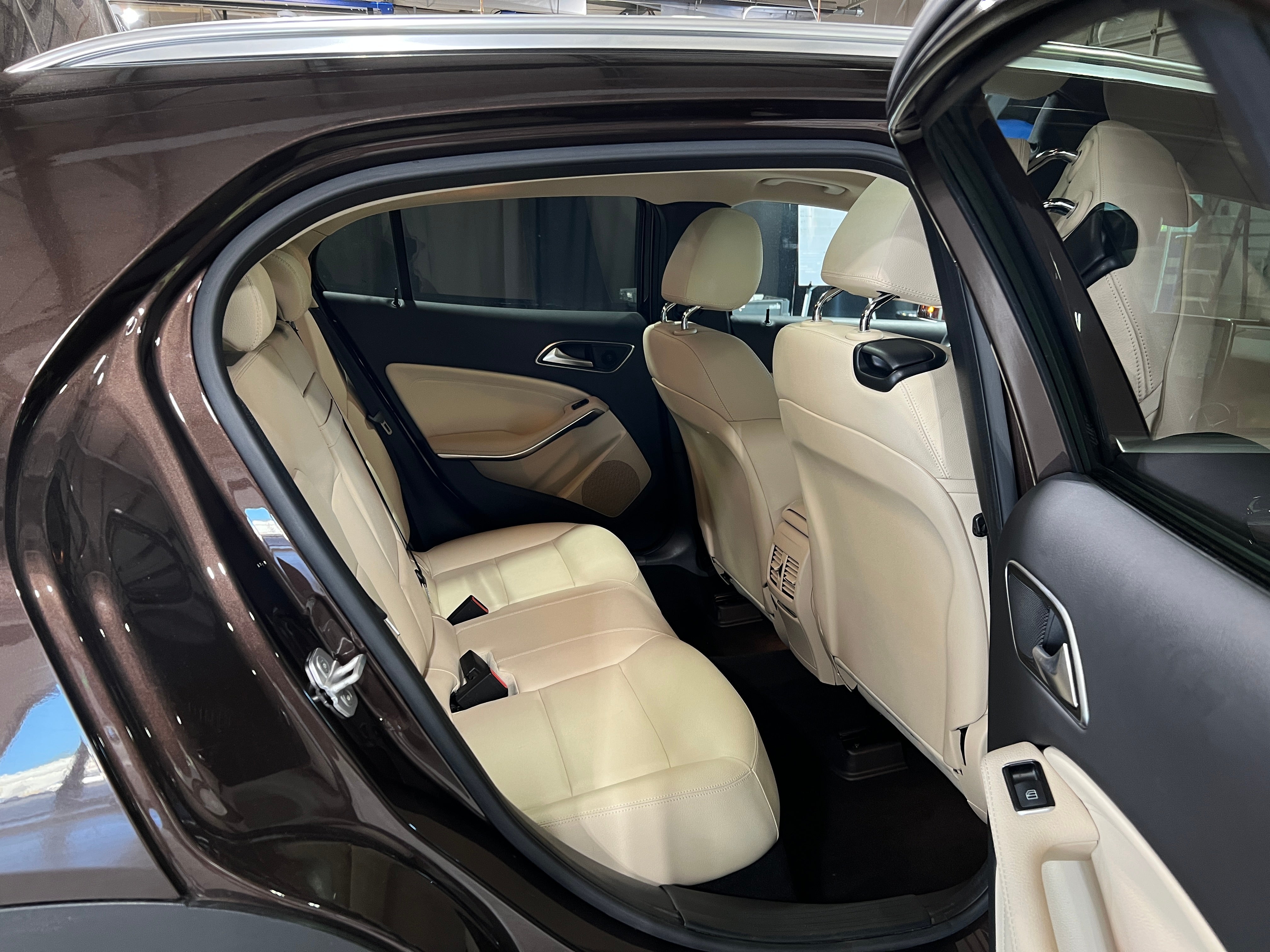 2016 Mercedes-Benz GLA 250 4MATIC 5