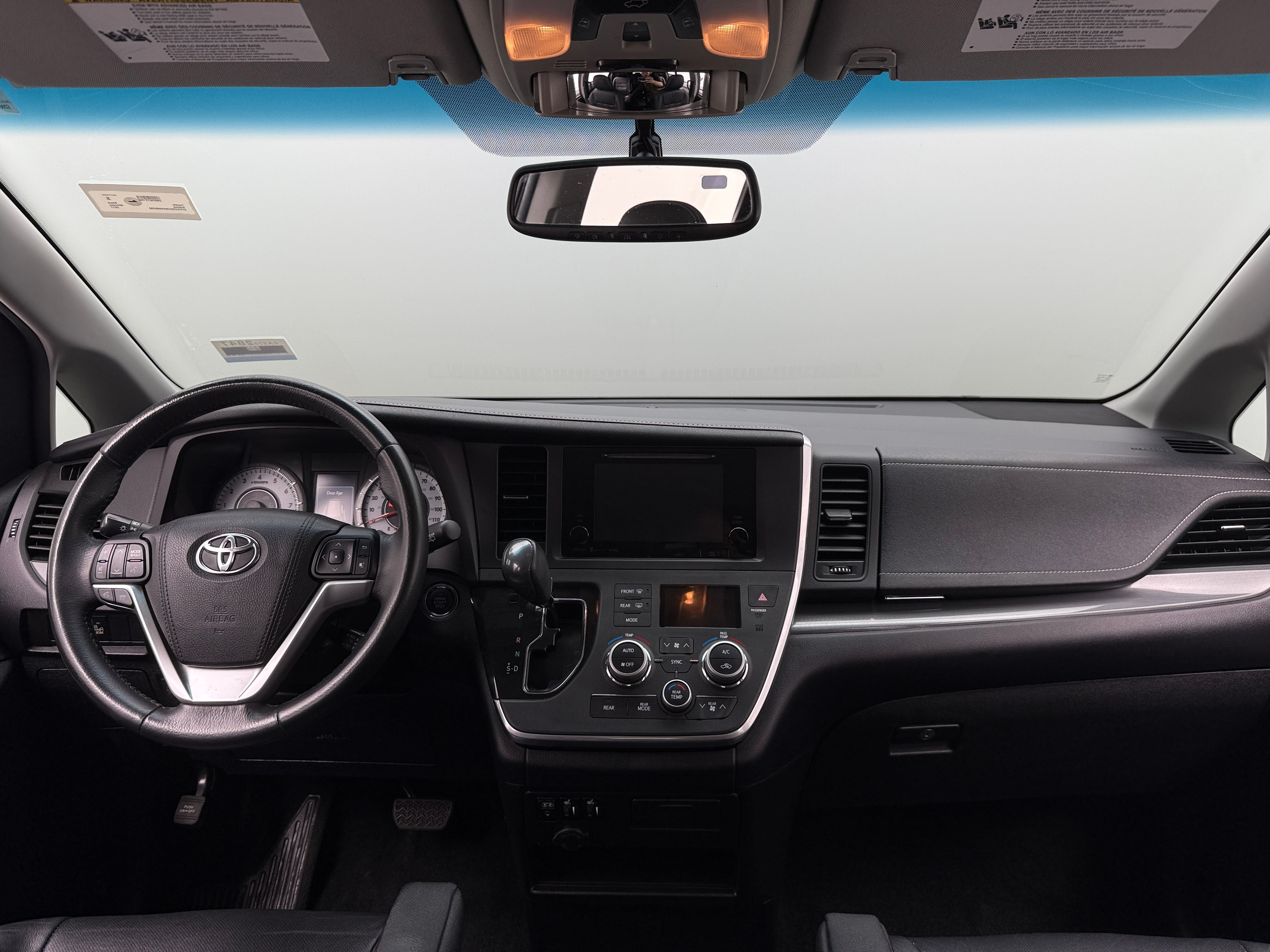 2017 Toyota Sienna SE 2