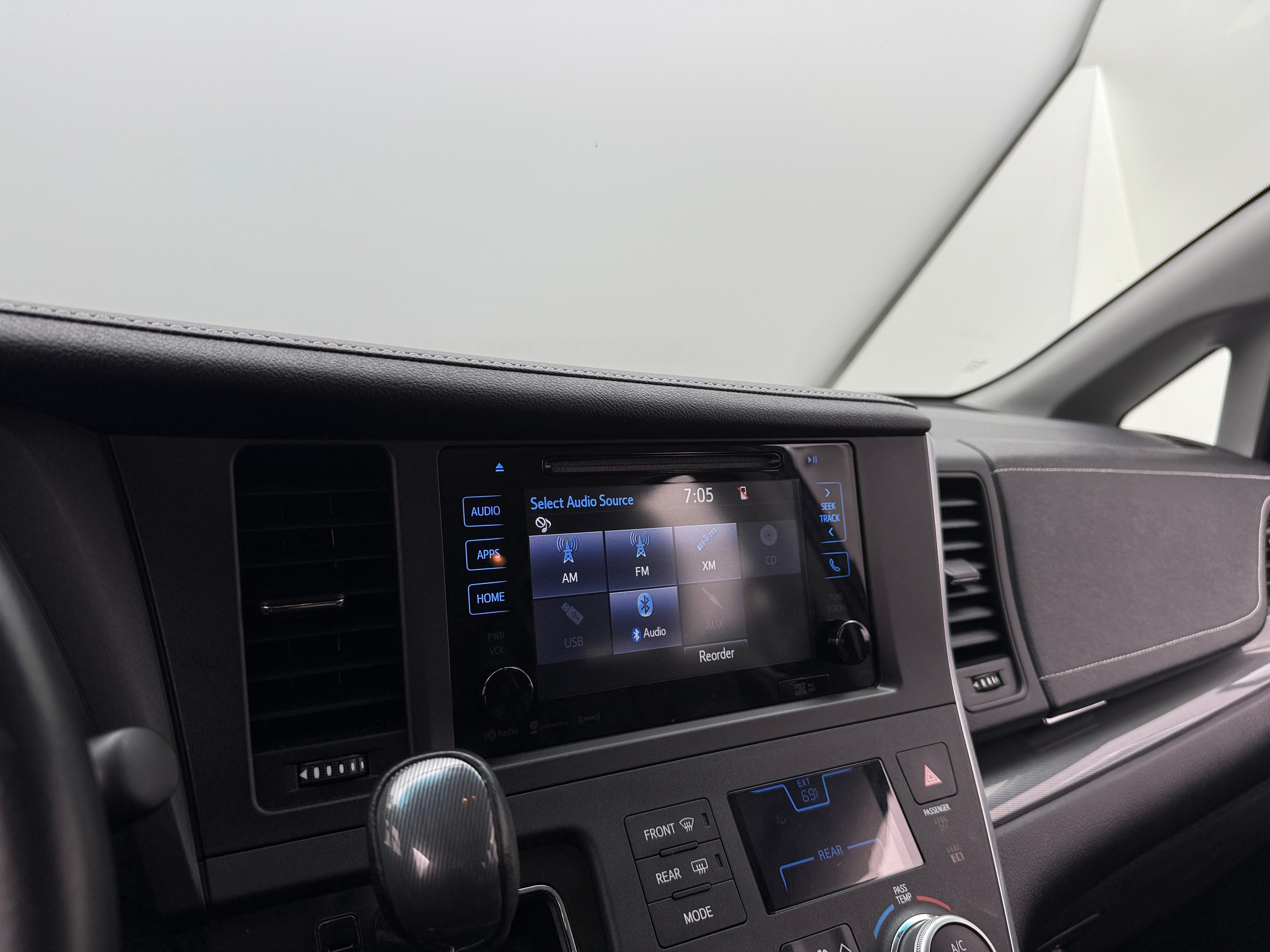 2017 Toyota Sienna SE 3