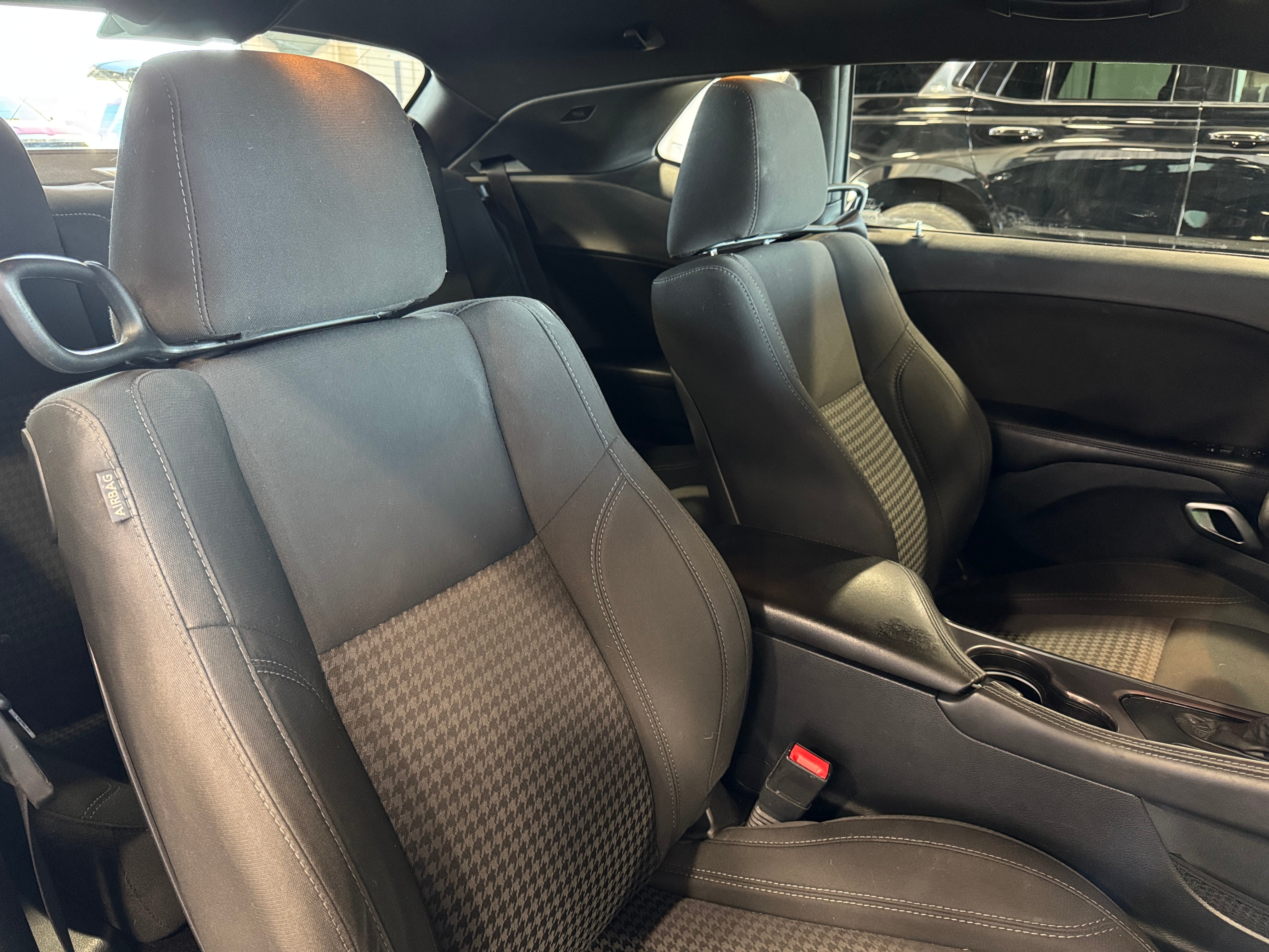 Image 5 of 2017 Dodge Challenger SXT