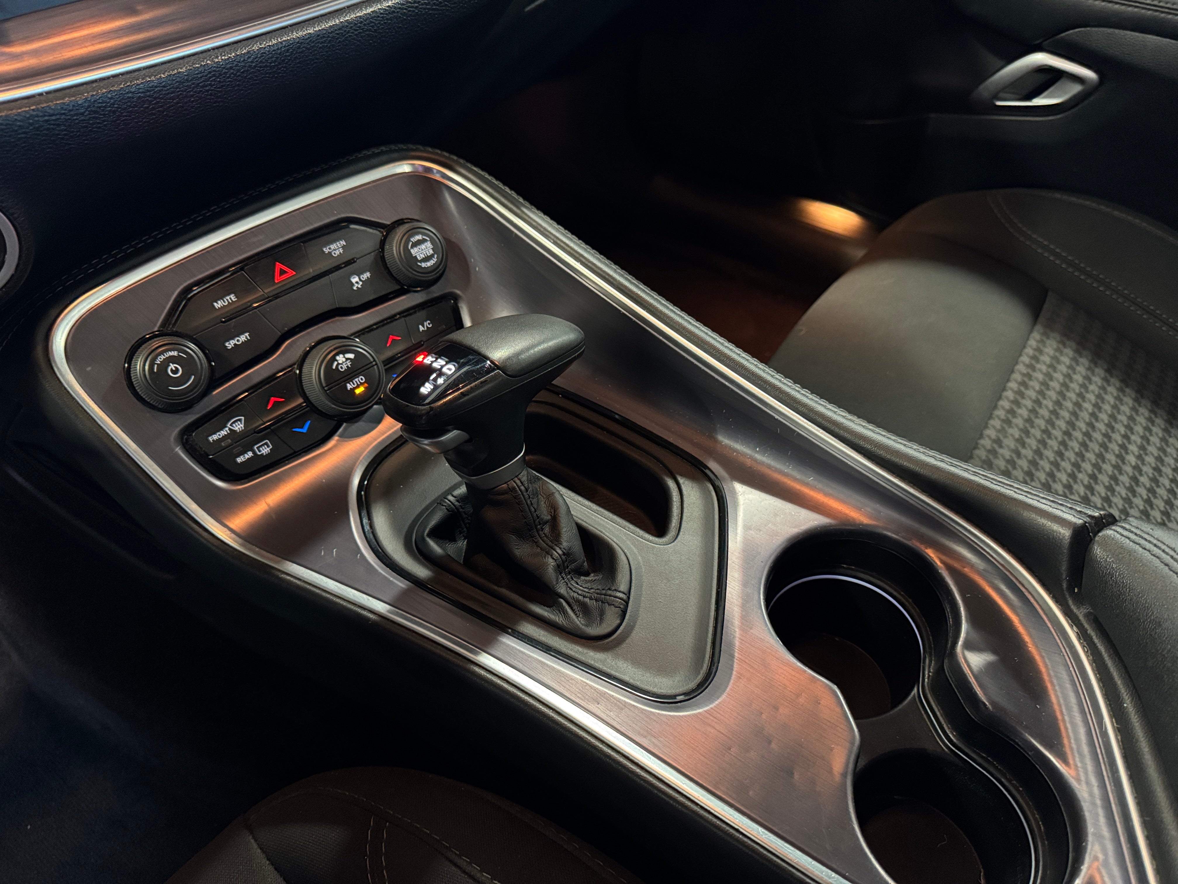 Image 6 of 2017 Dodge Challenger SXT