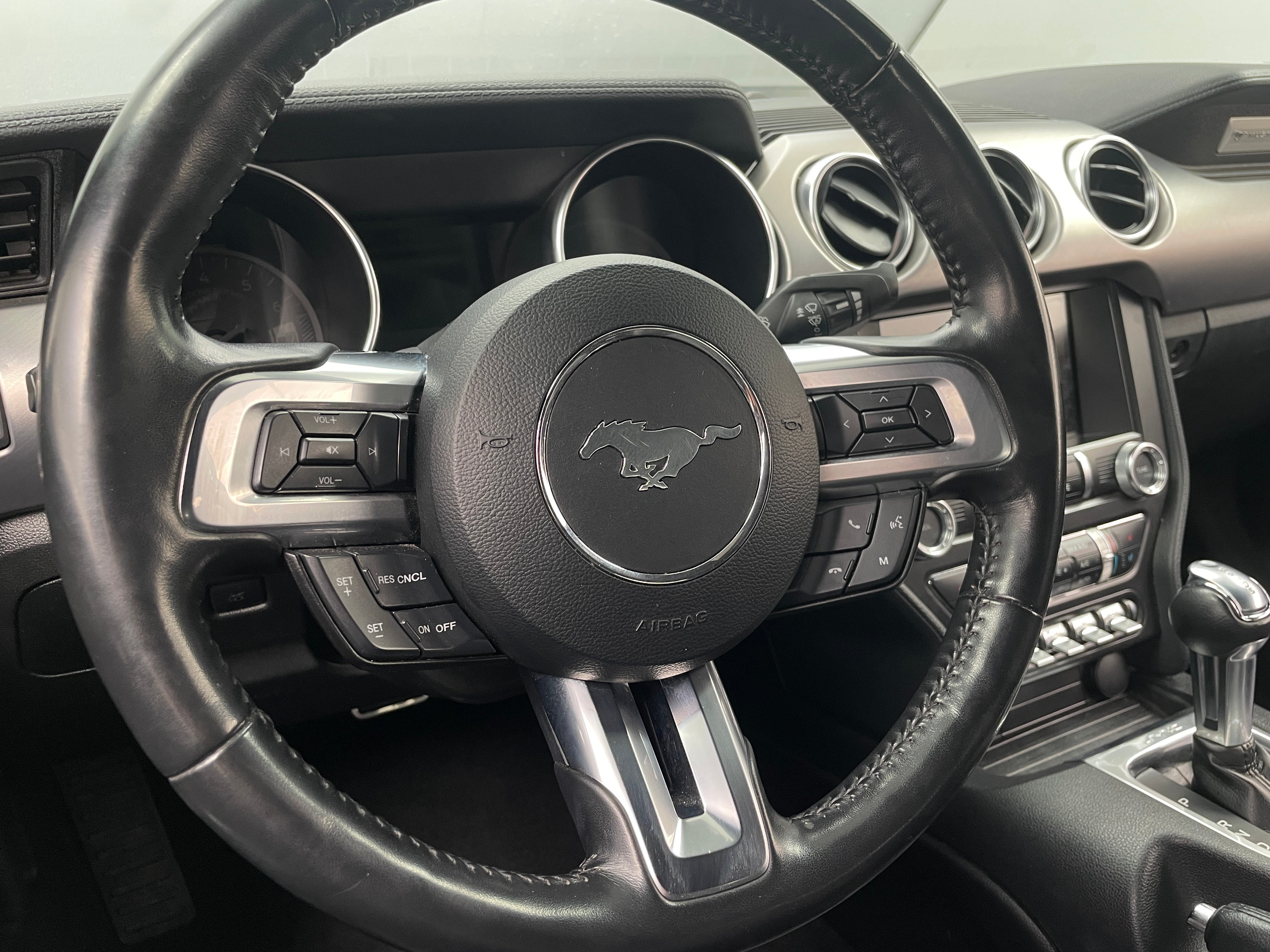 2022 Ford Mustang  4