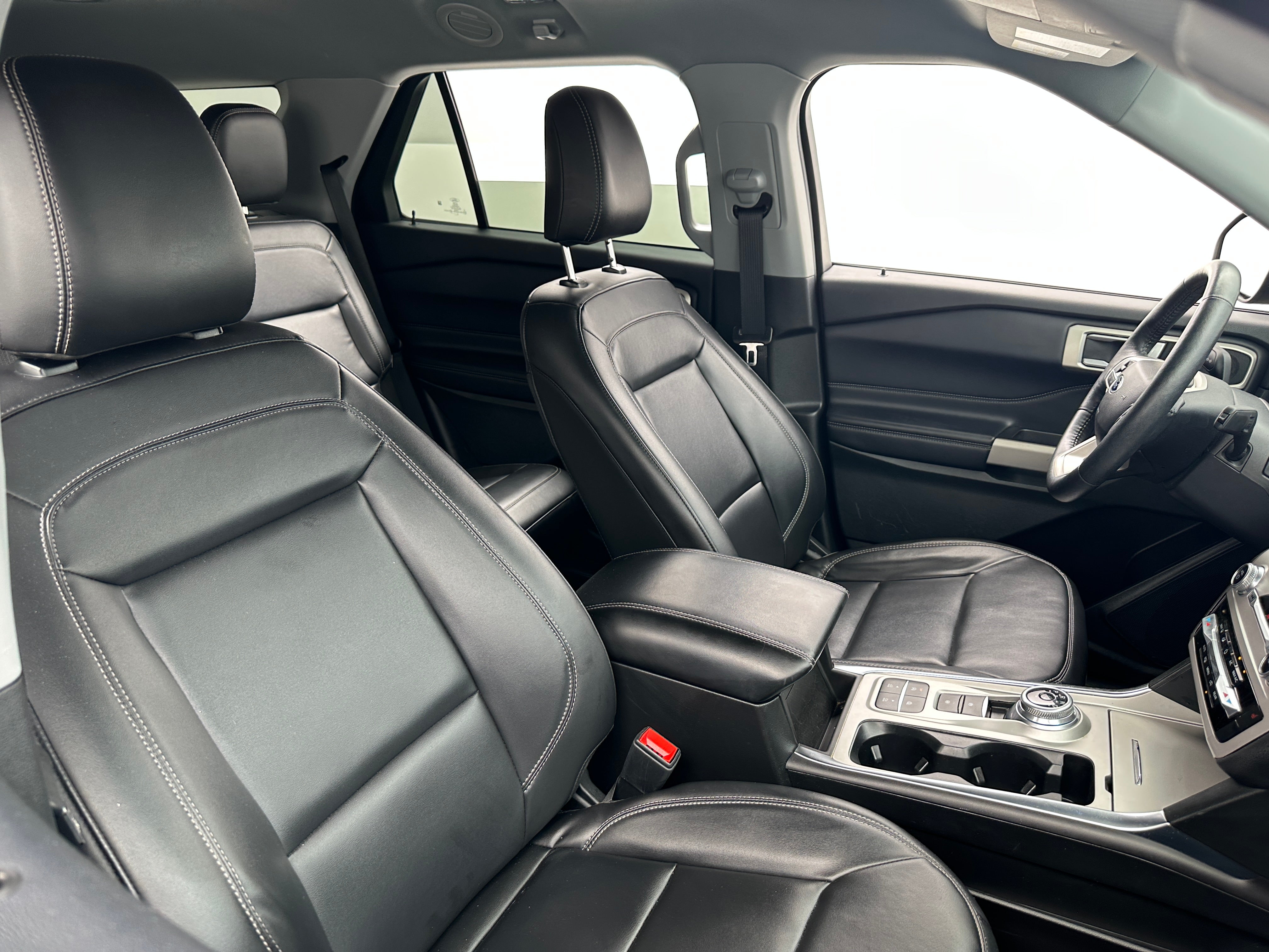 2023 Ford Explorer XLT 2
