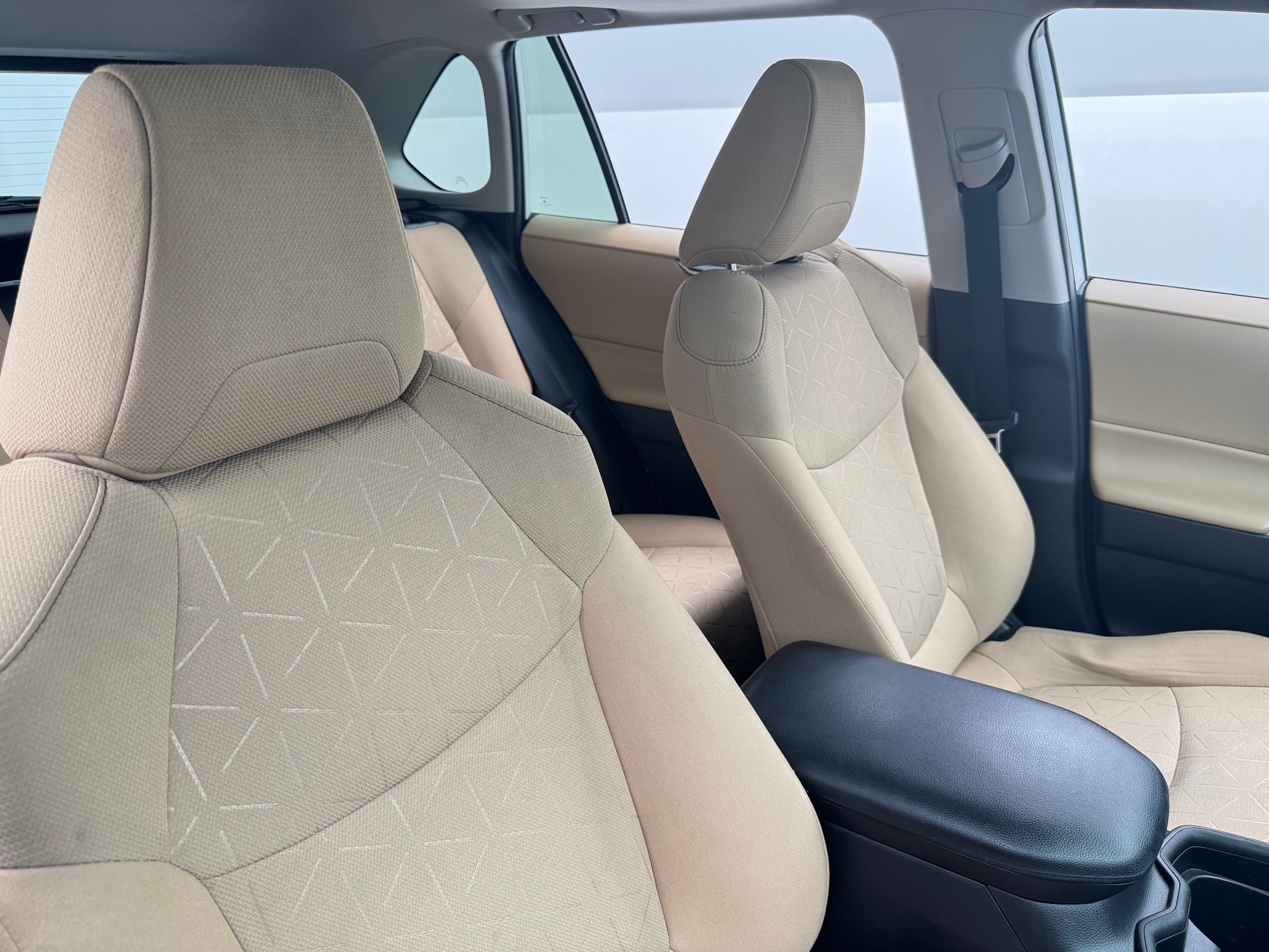 2021 Toyota RAV4 XLE 2