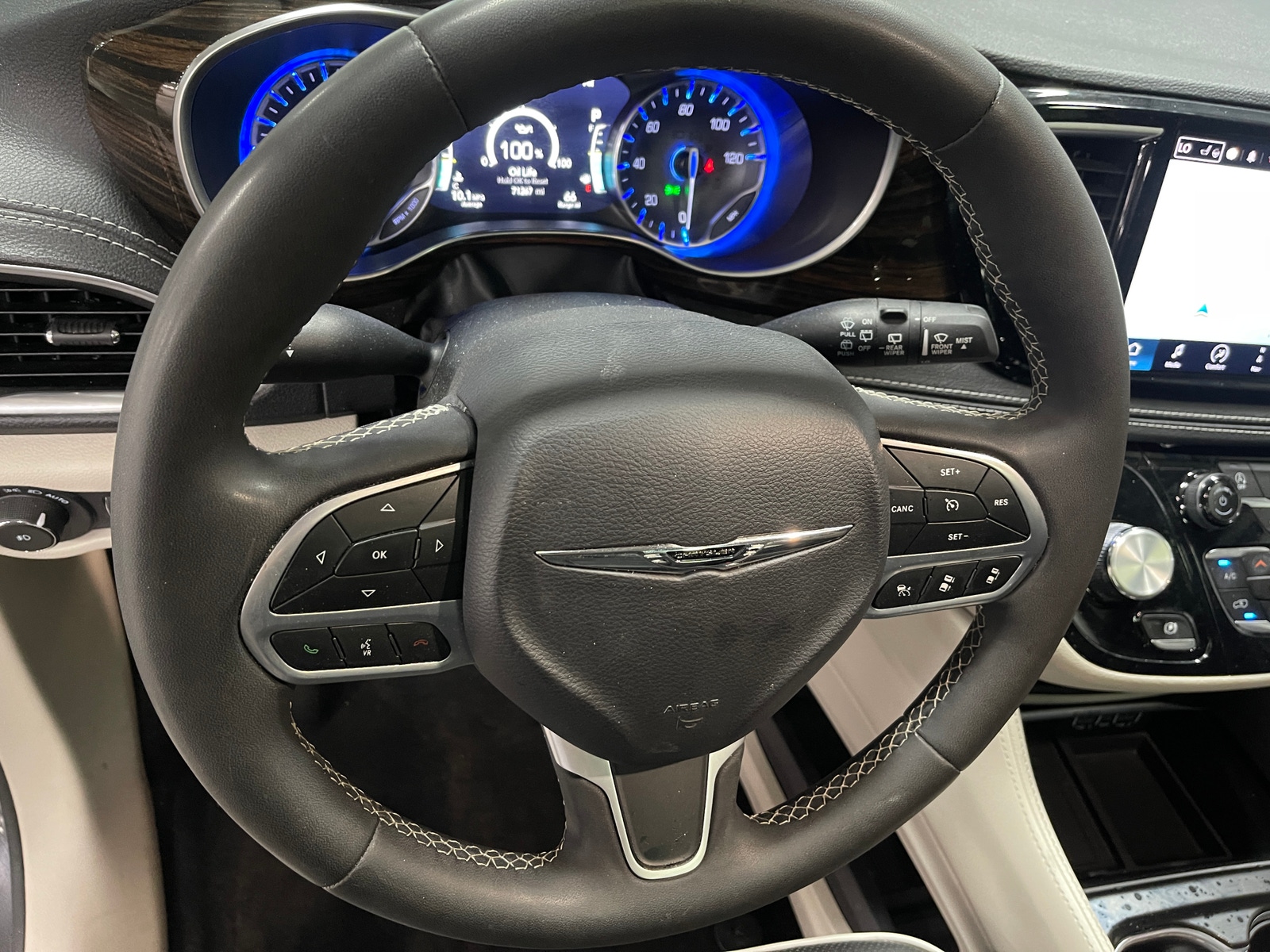 Thumbnail: 2023 Chrysler Pacifica - 4