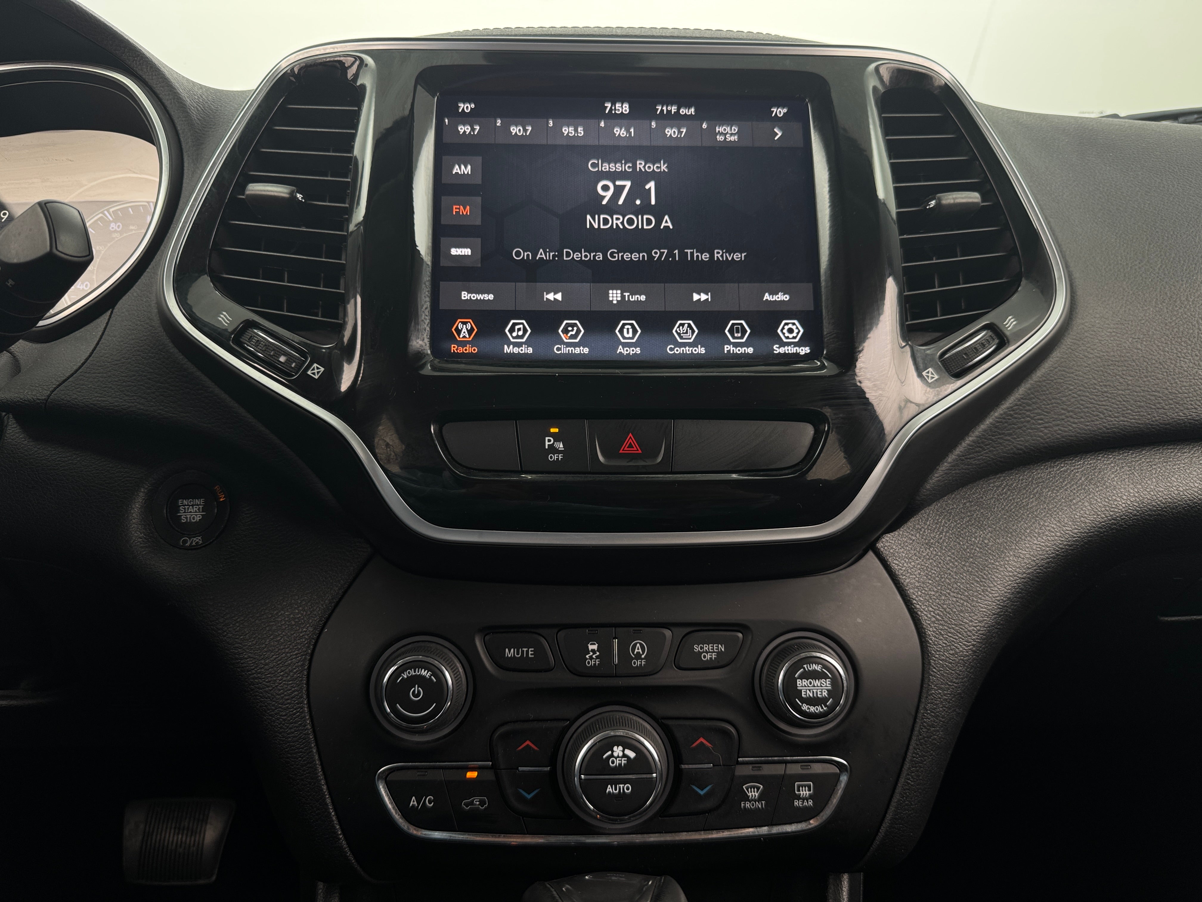 2020 Jeep Cherokee Limited Edition 3