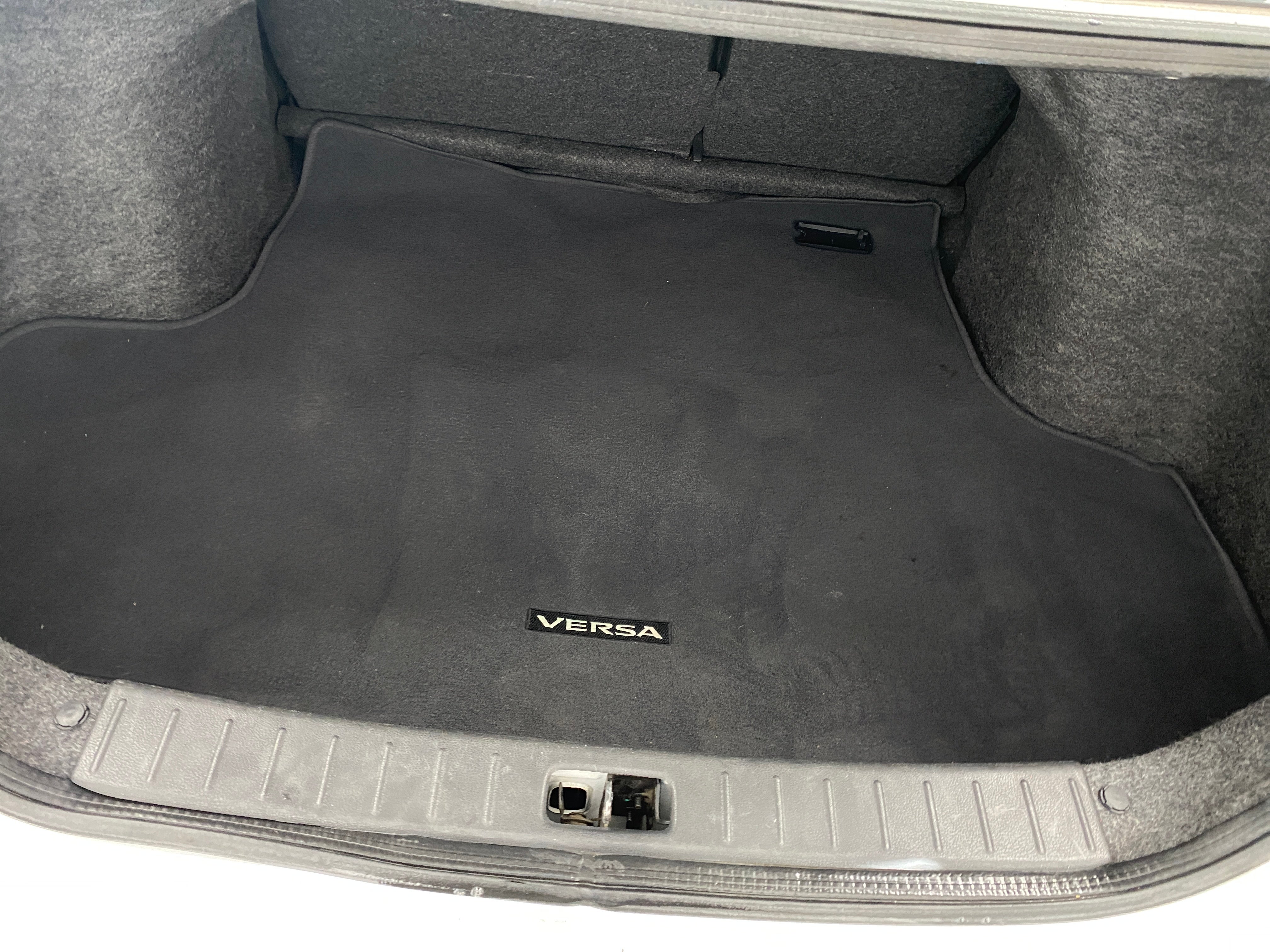2018 Nissan Versa SV 7