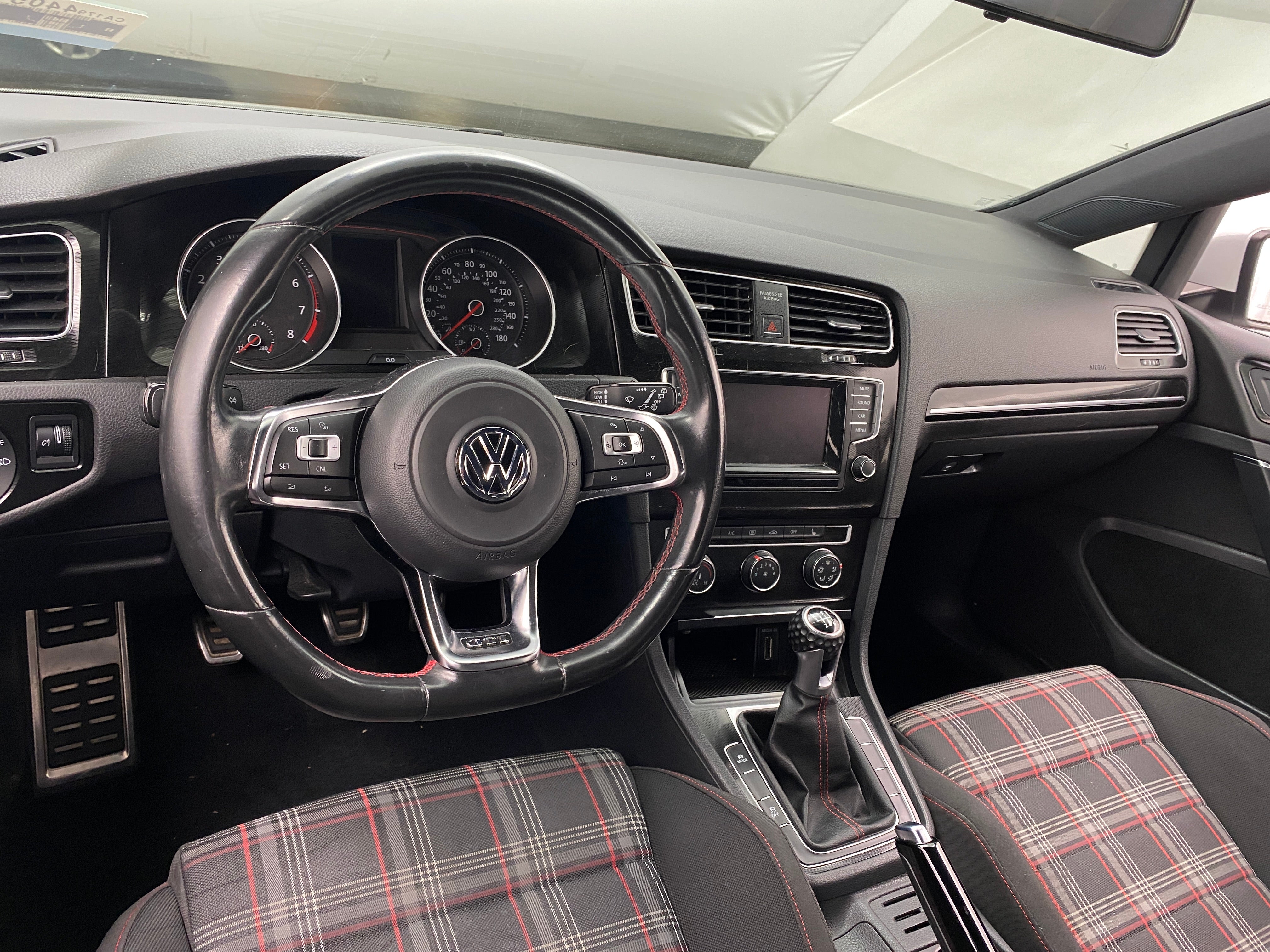 2015 Volkswagen Golf GTI S 3