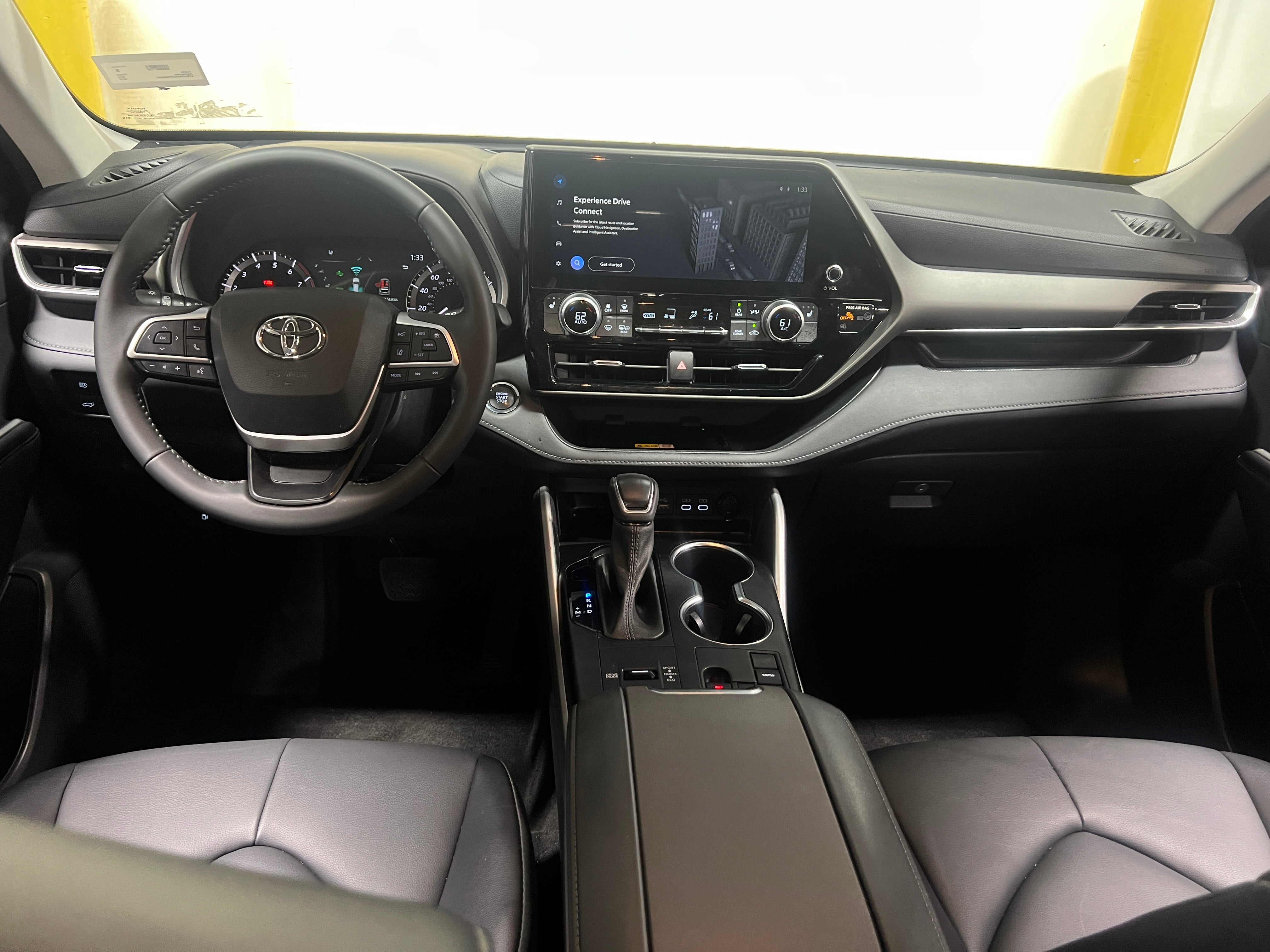 2023 Toyota Highlander XLE 2