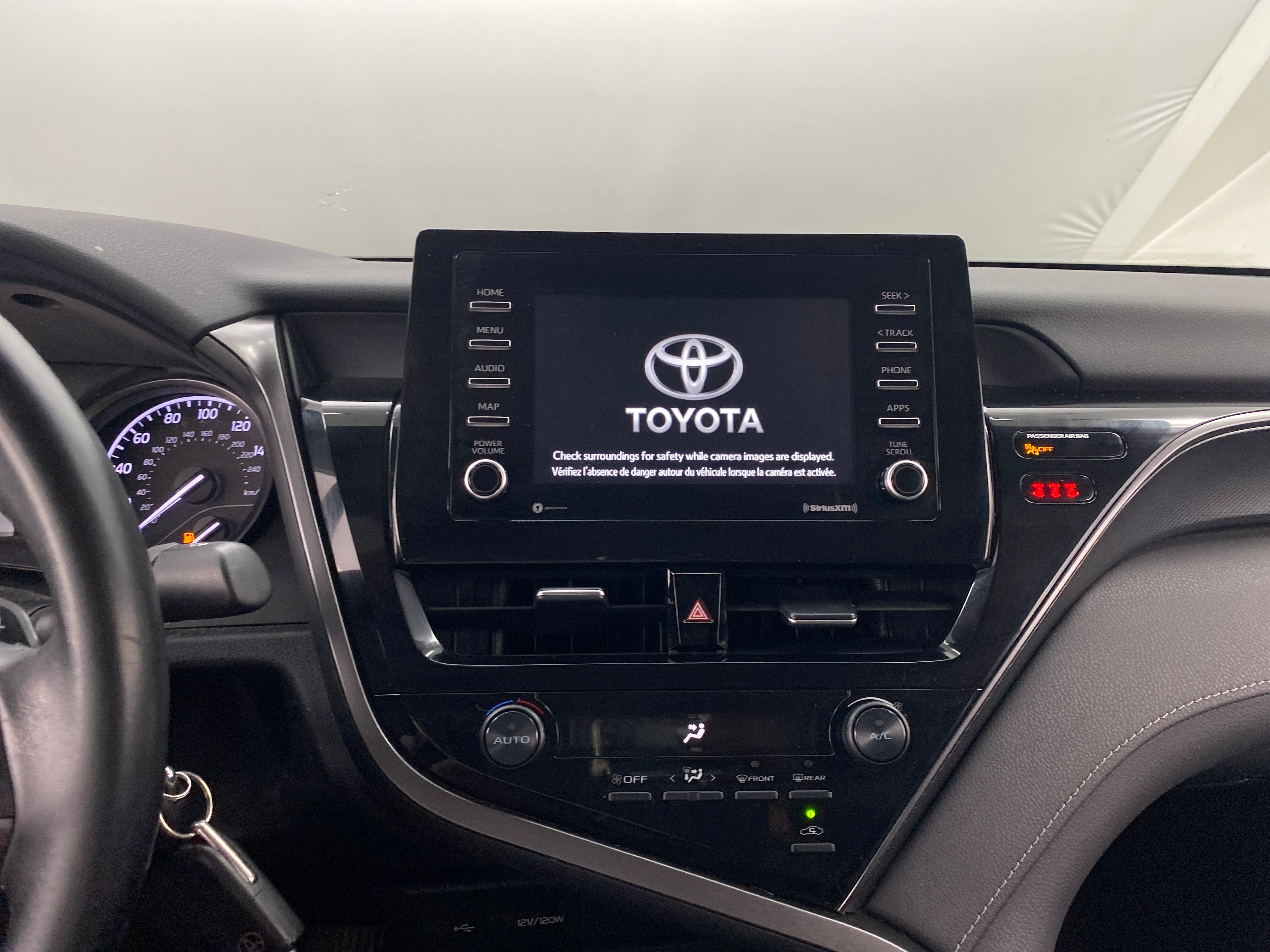 2021 Toyota Camry SE 3