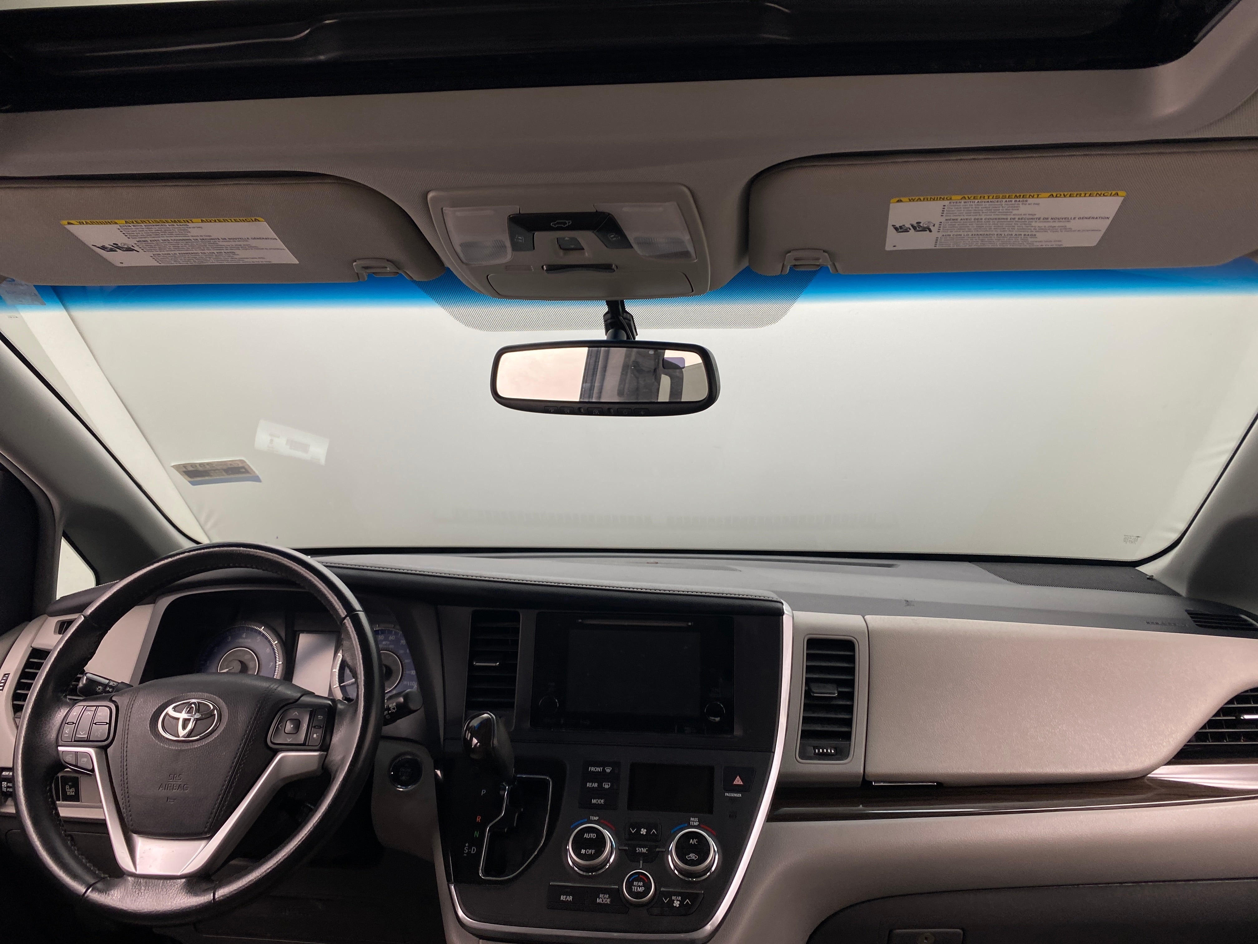 2017 Toyota Sienna XLE 2