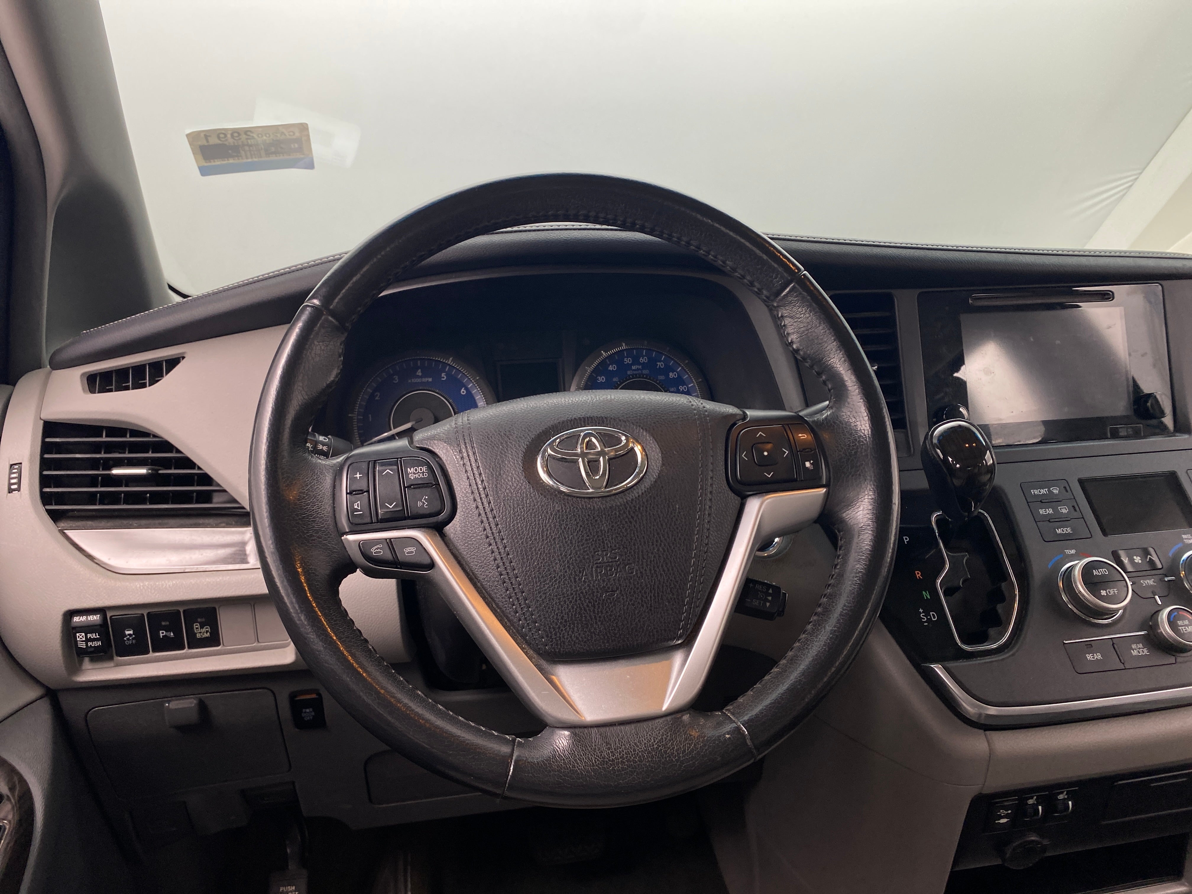 2017 Toyota Sienna XLE 4
