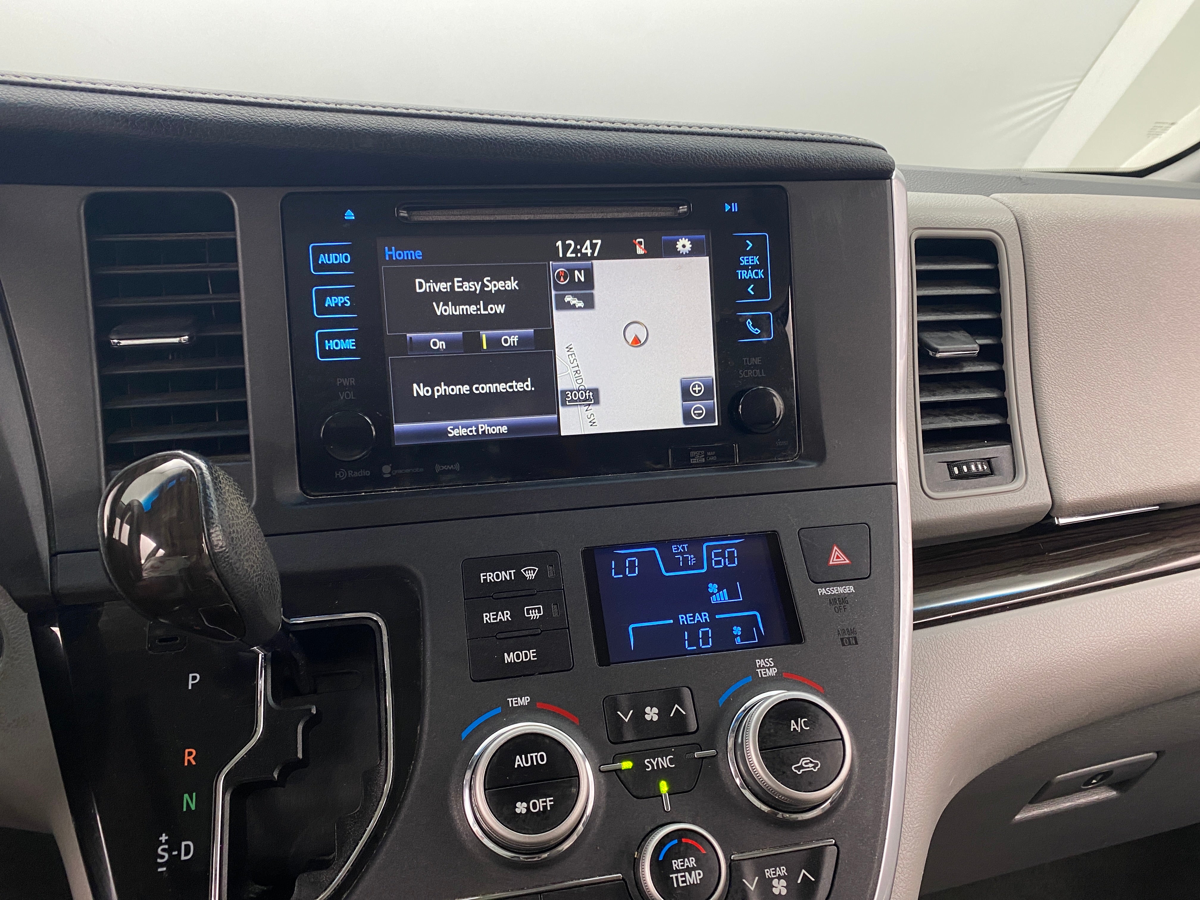 2017 Toyota Sienna XLE 3