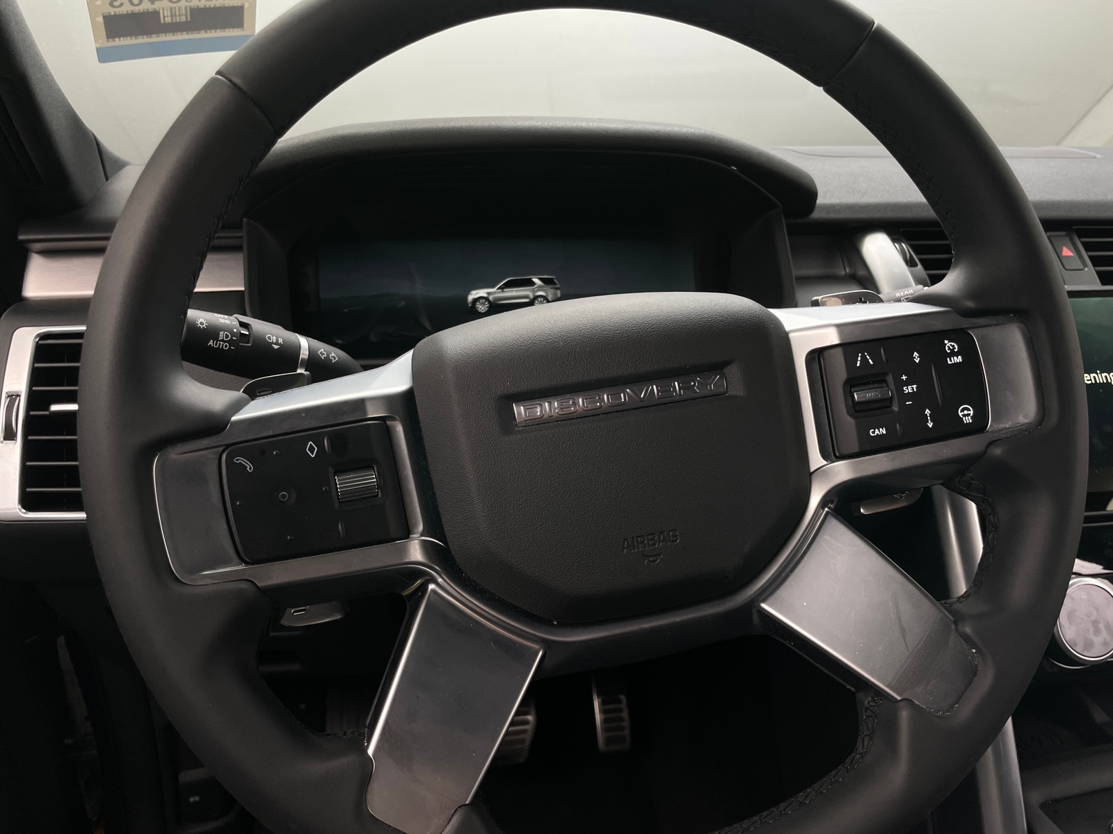 Thumbnail: 2024 Land Rover Discovery - 4