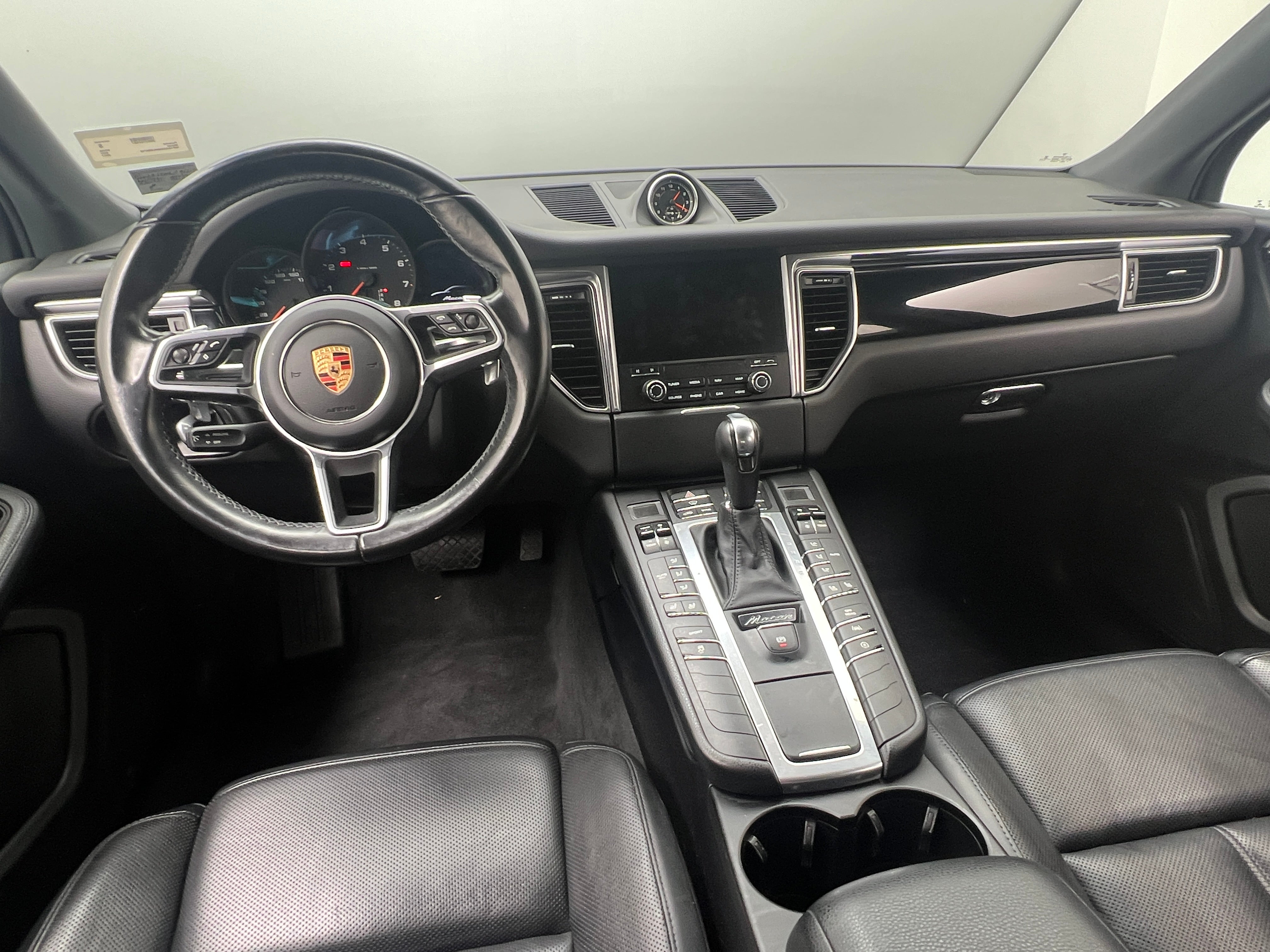 2017 Porsche Macan Base 2