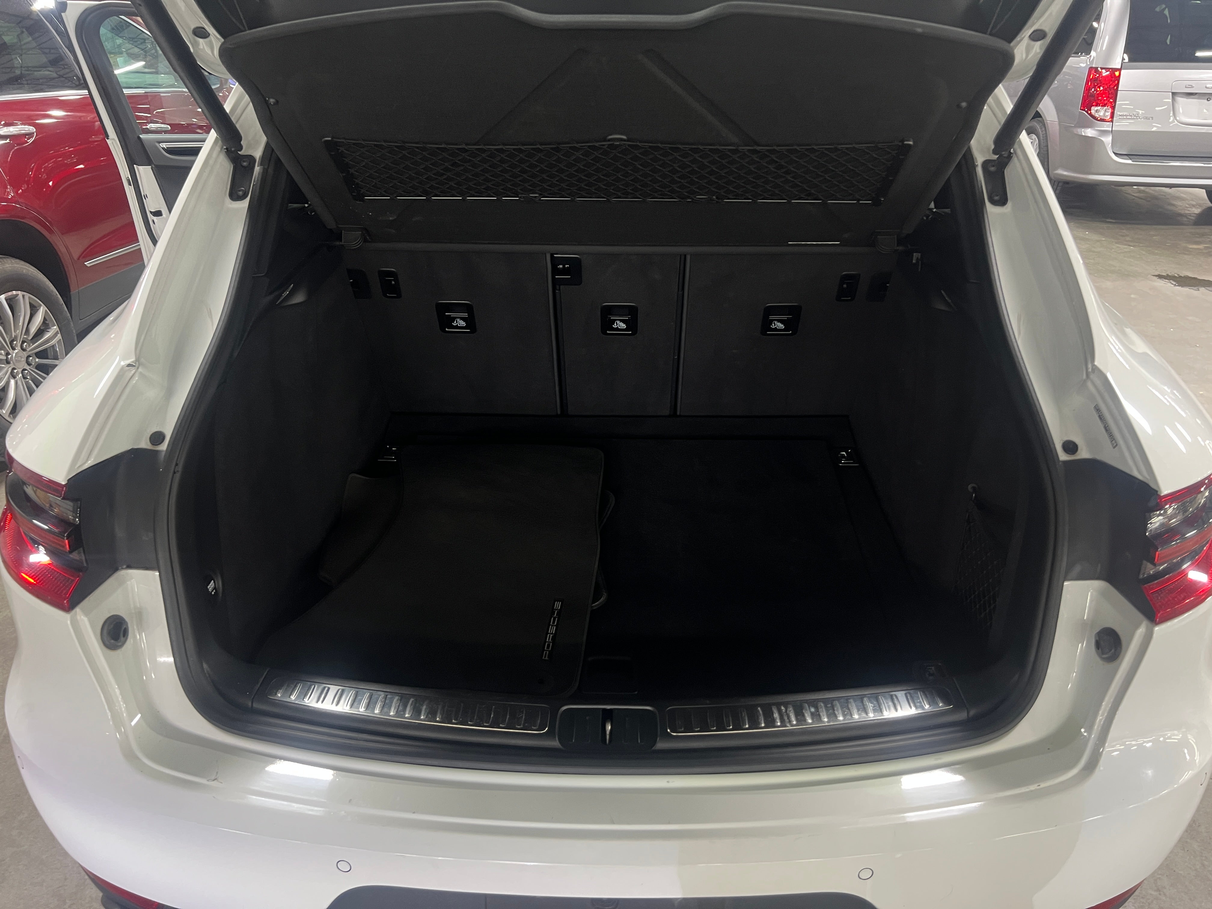 2017 Porsche Macan Base 6