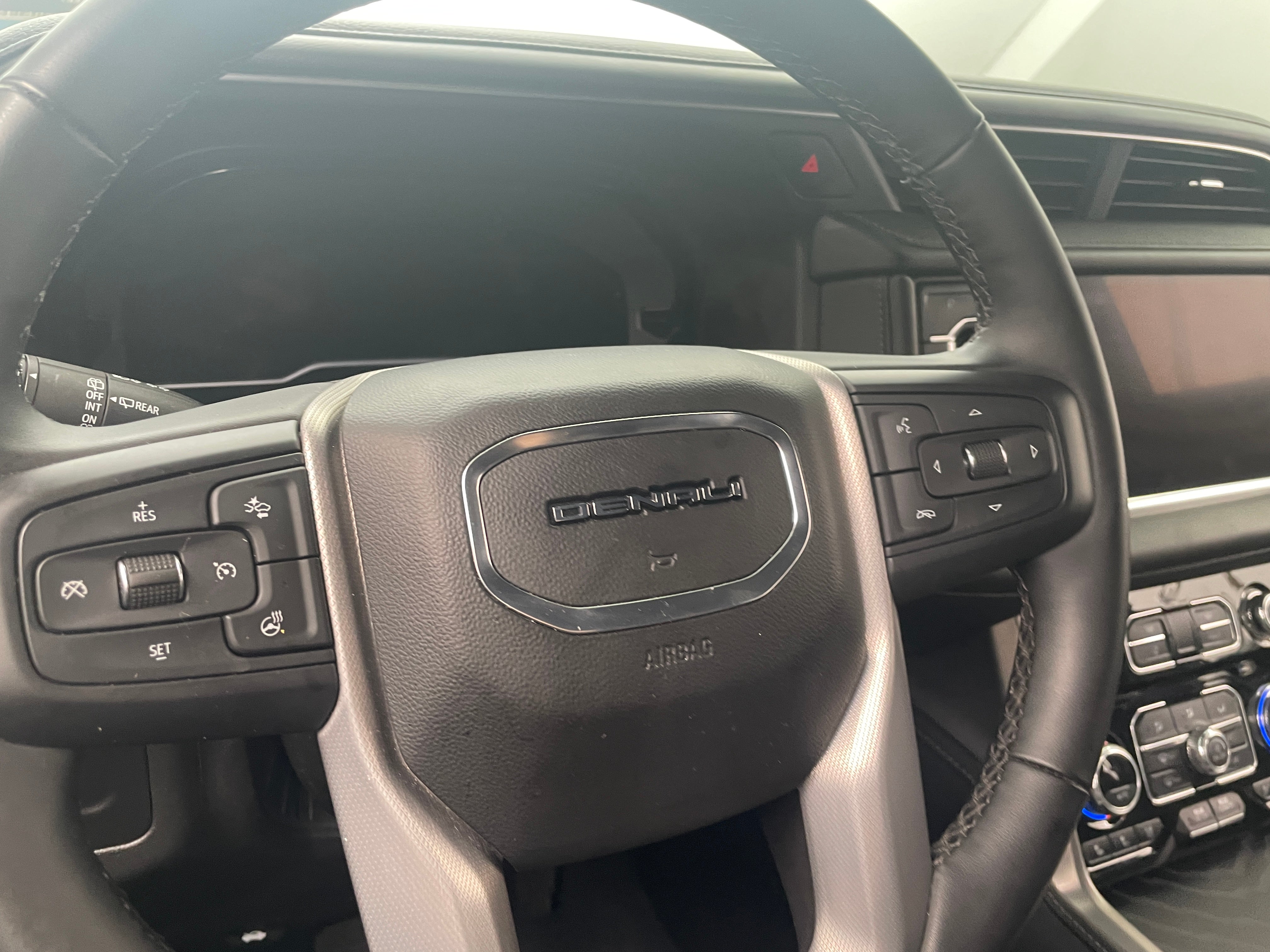 2023 GMC Yukon Denali 4