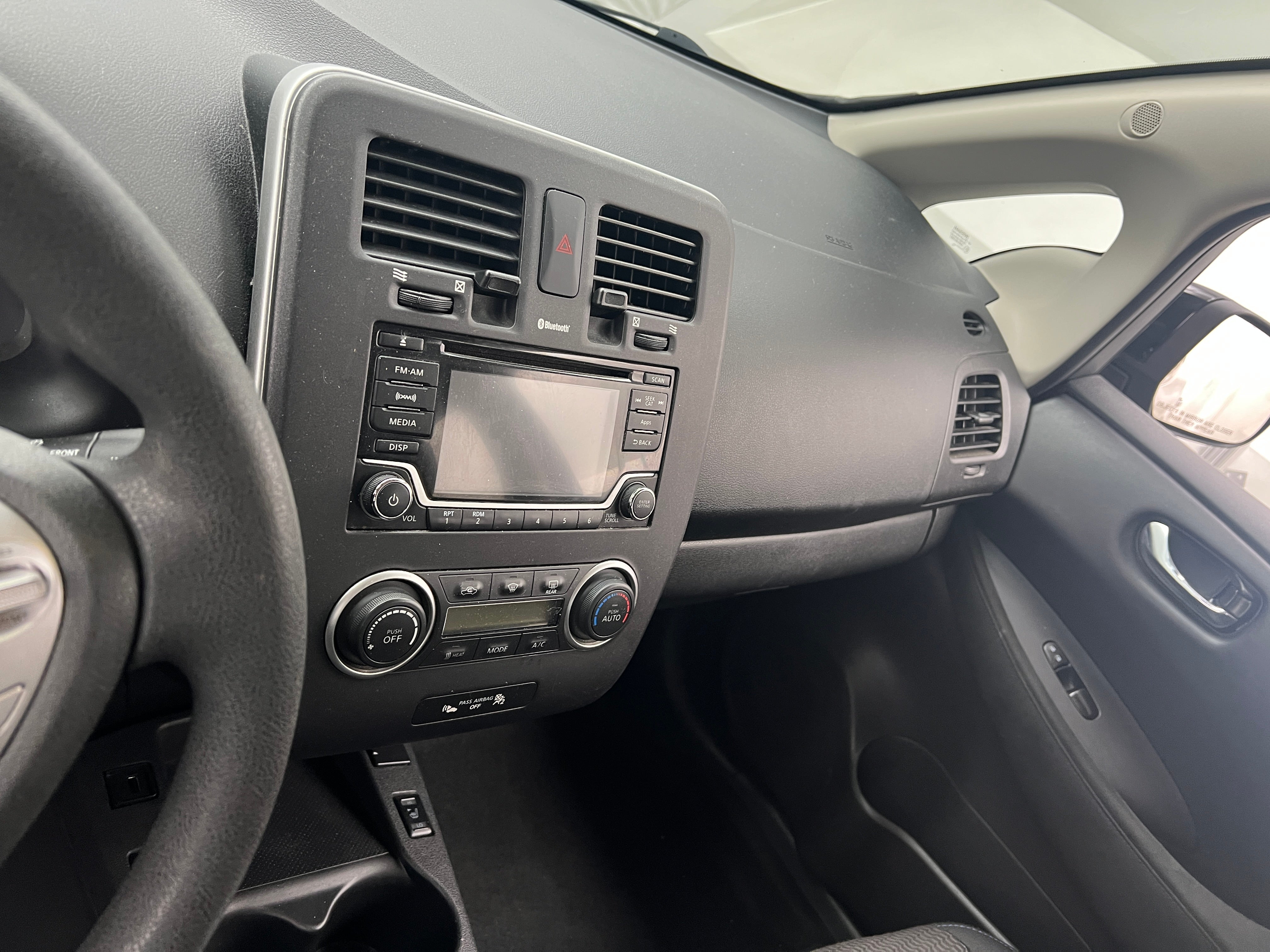 2016 Nissan Leaf S 4
