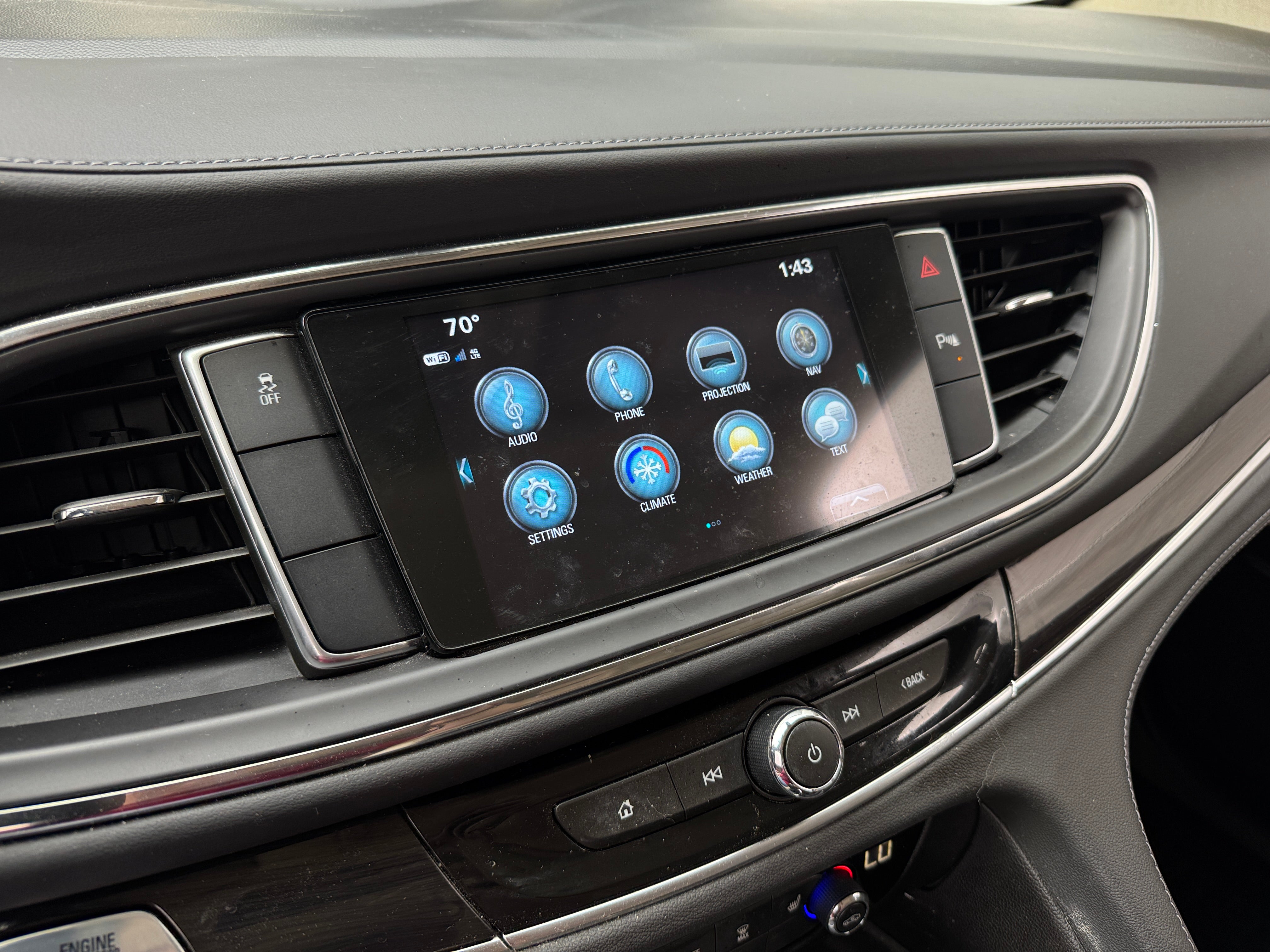 2018 Buick Enclave Essence 3