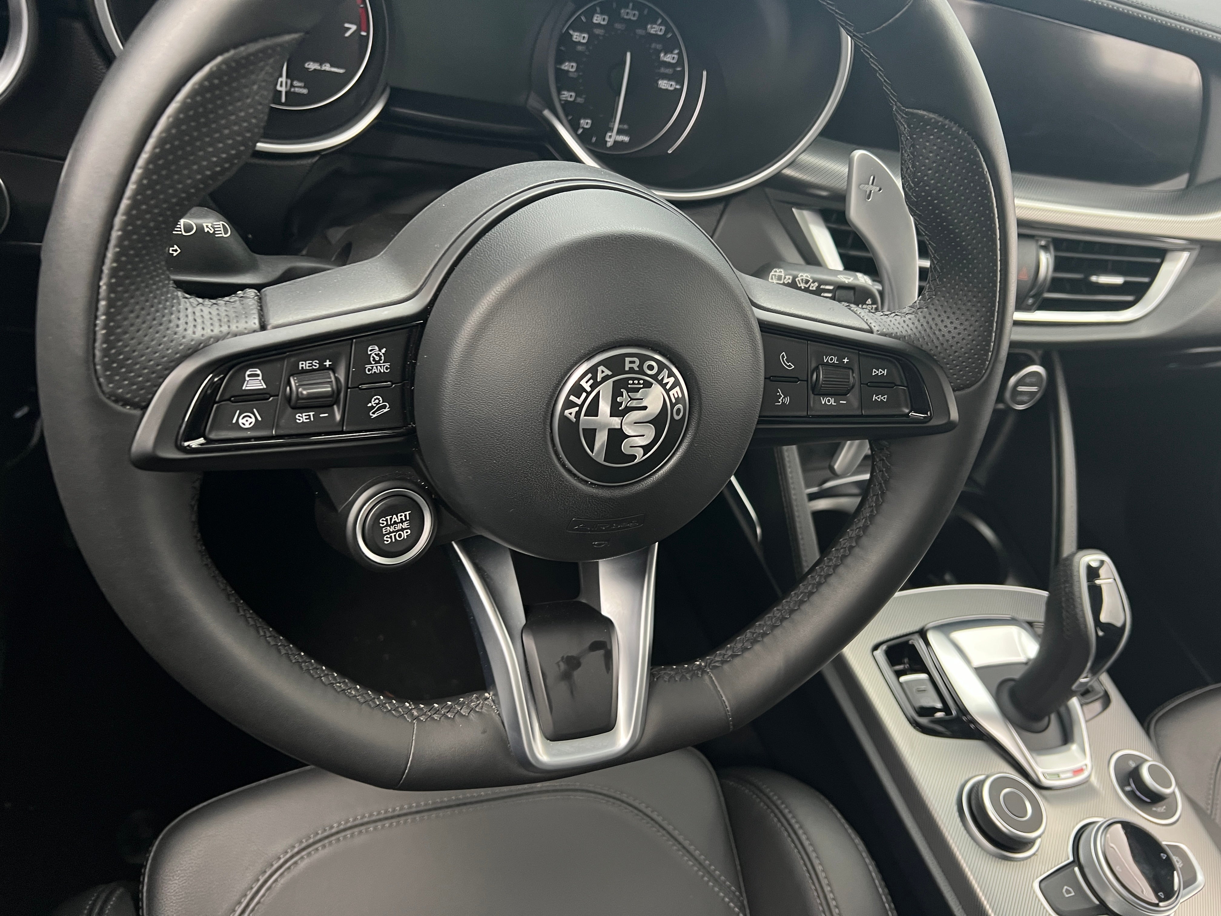 2023 Alfa Romeo Stelvio  4