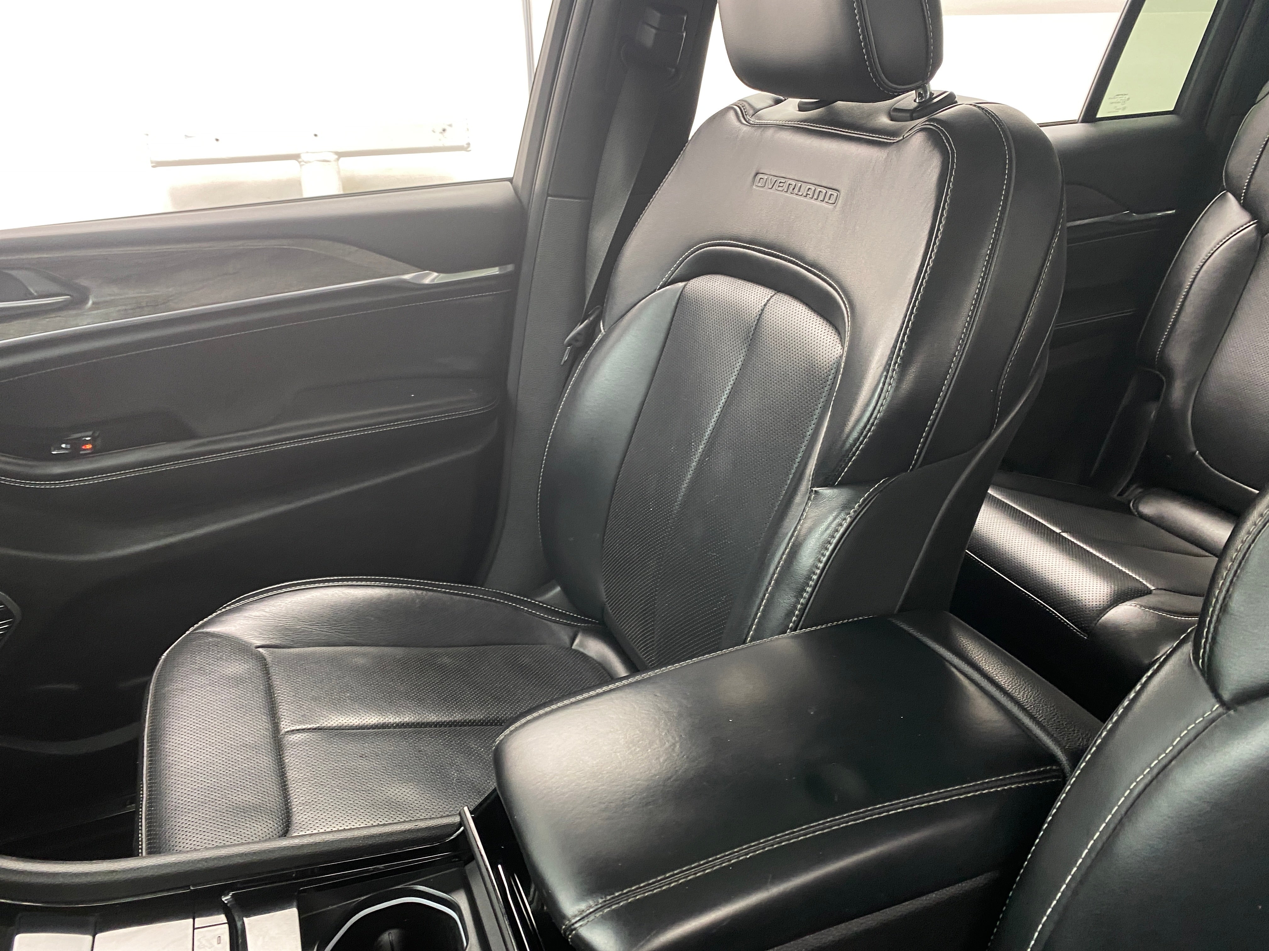 2021 Jeep Grand Cherokee L Overland 2