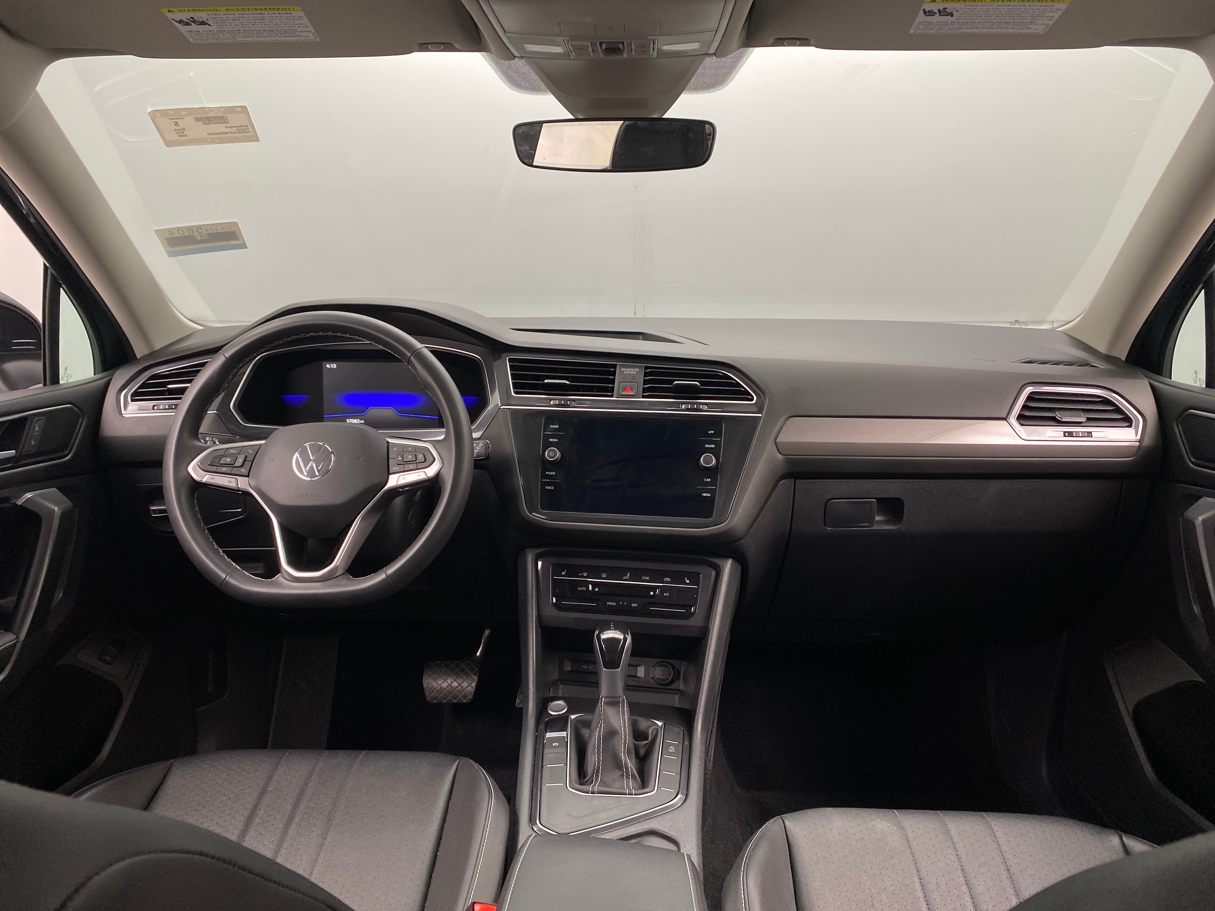 2022 Volkswagen Tiguan SE 2