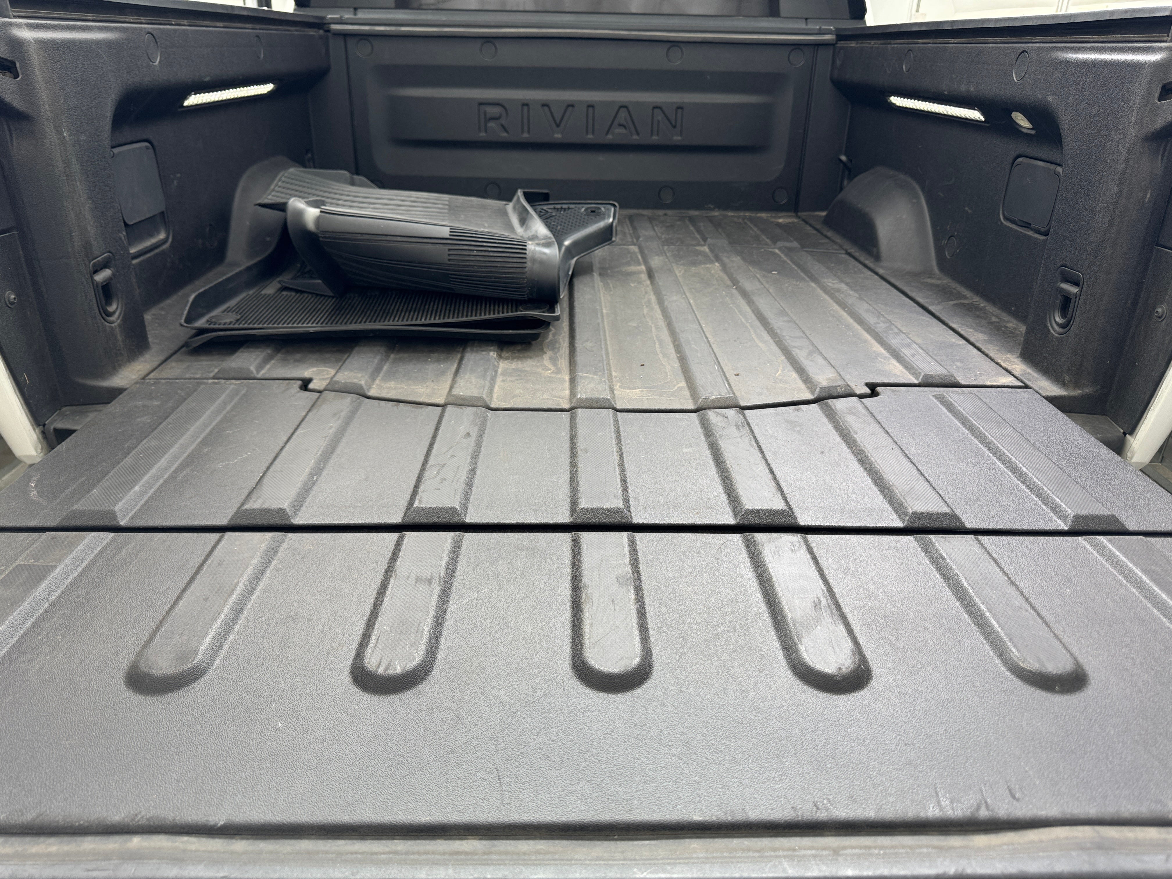 2022 Rivian R1T Adventure 6
