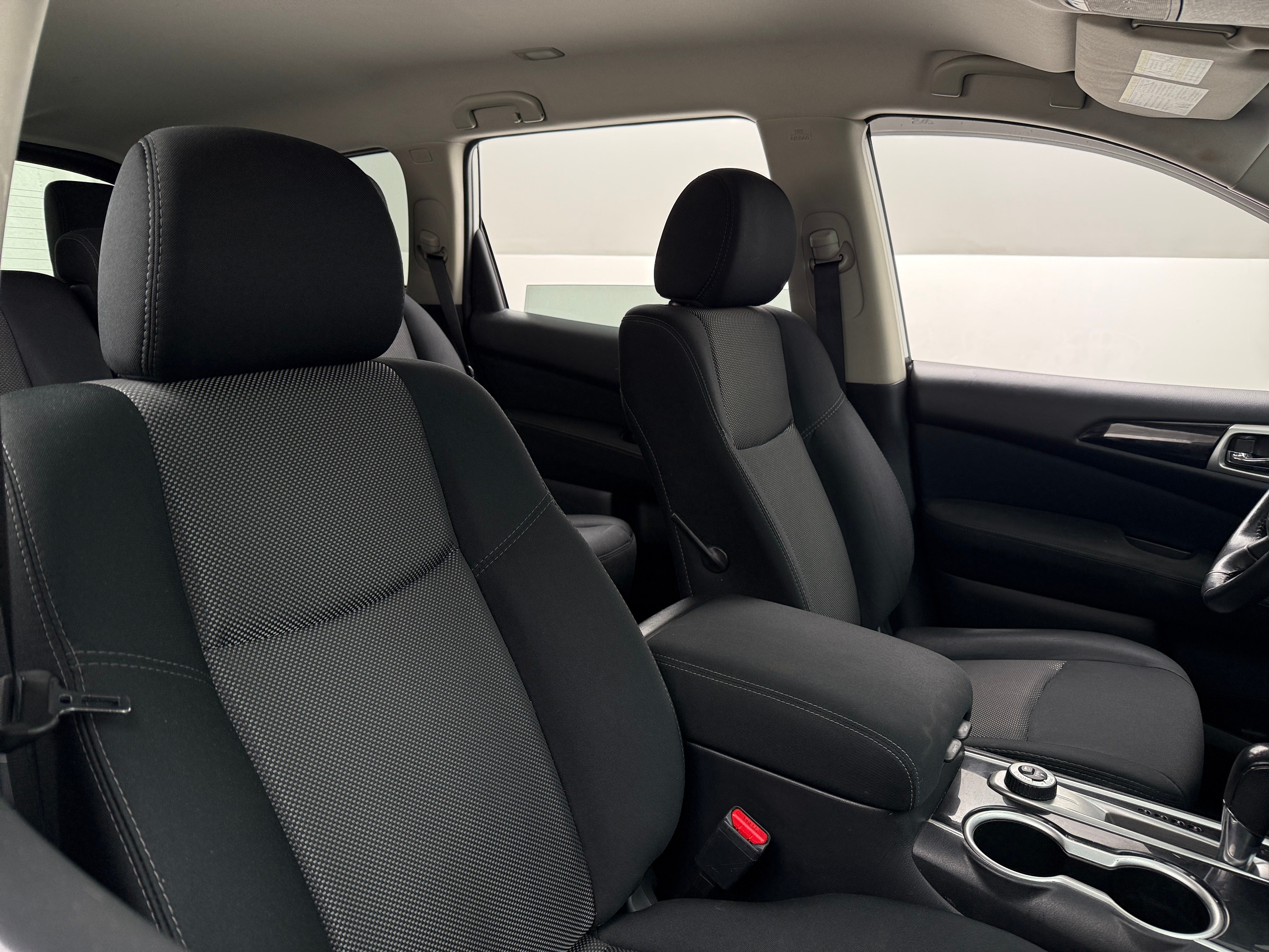2017 Nissan Pathfinder SV 2