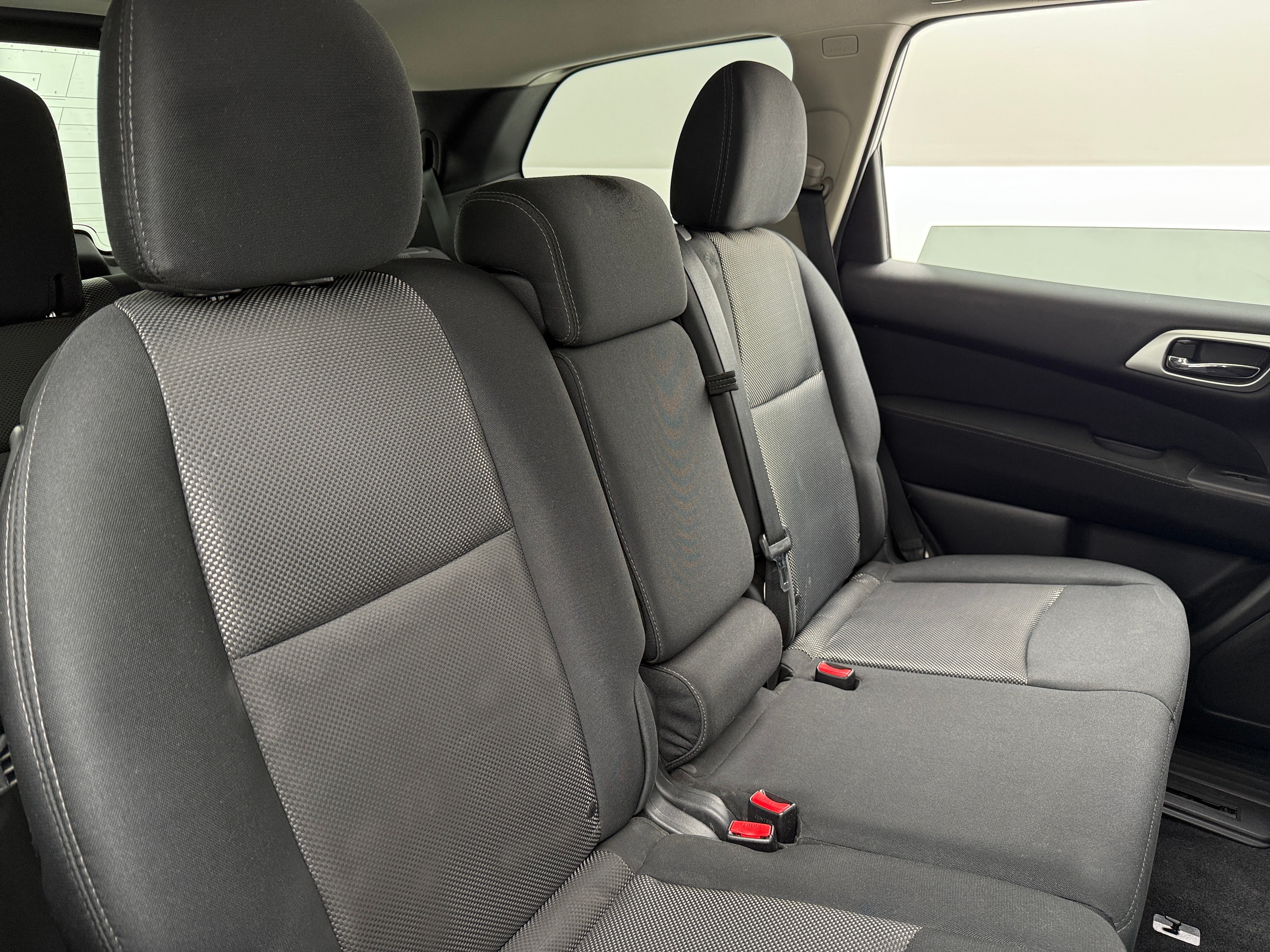 2017 Nissan Pathfinder SV 6
