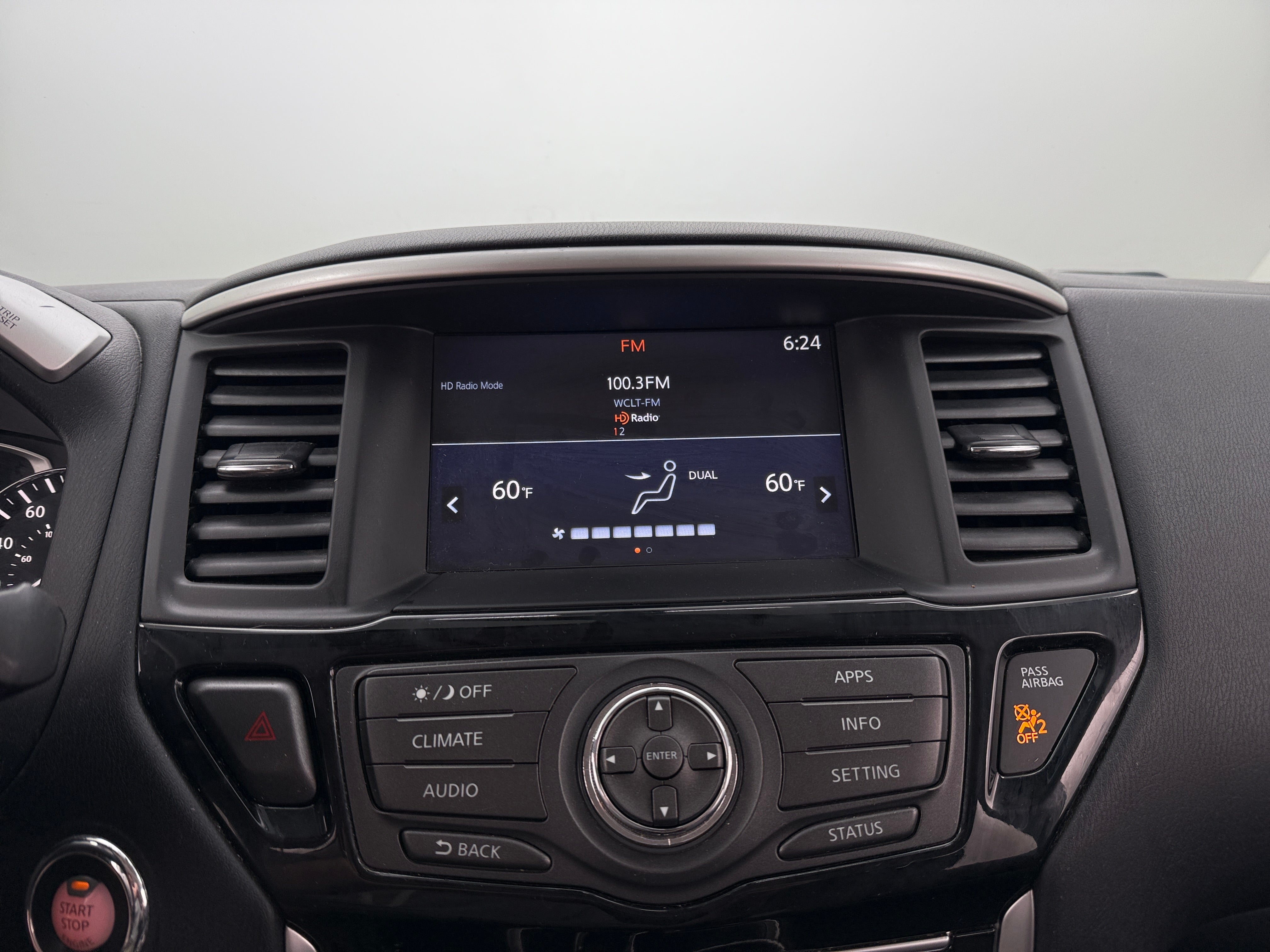 2017 Nissan Pathfinder SV 4