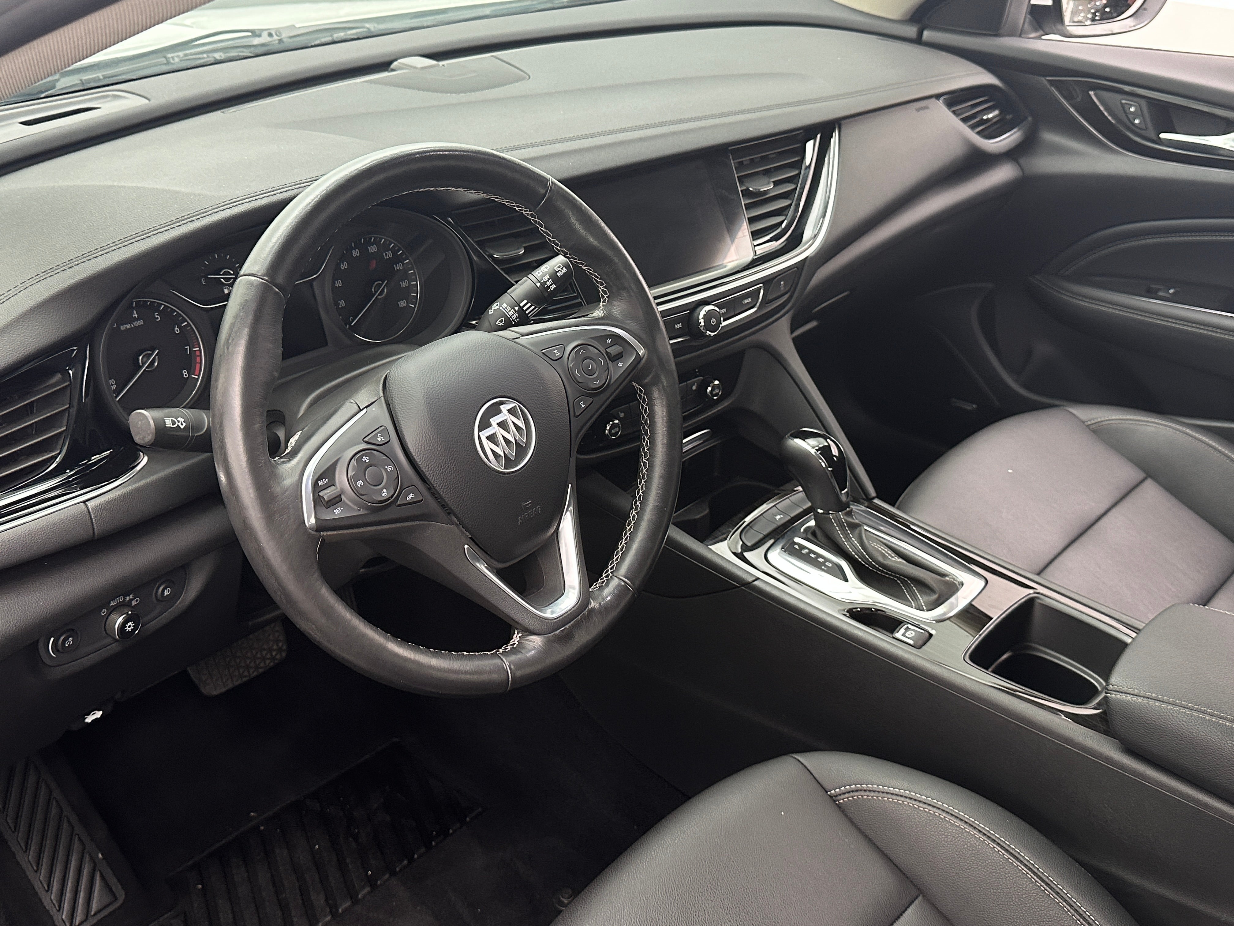 2019 Buick Regal Essence 2