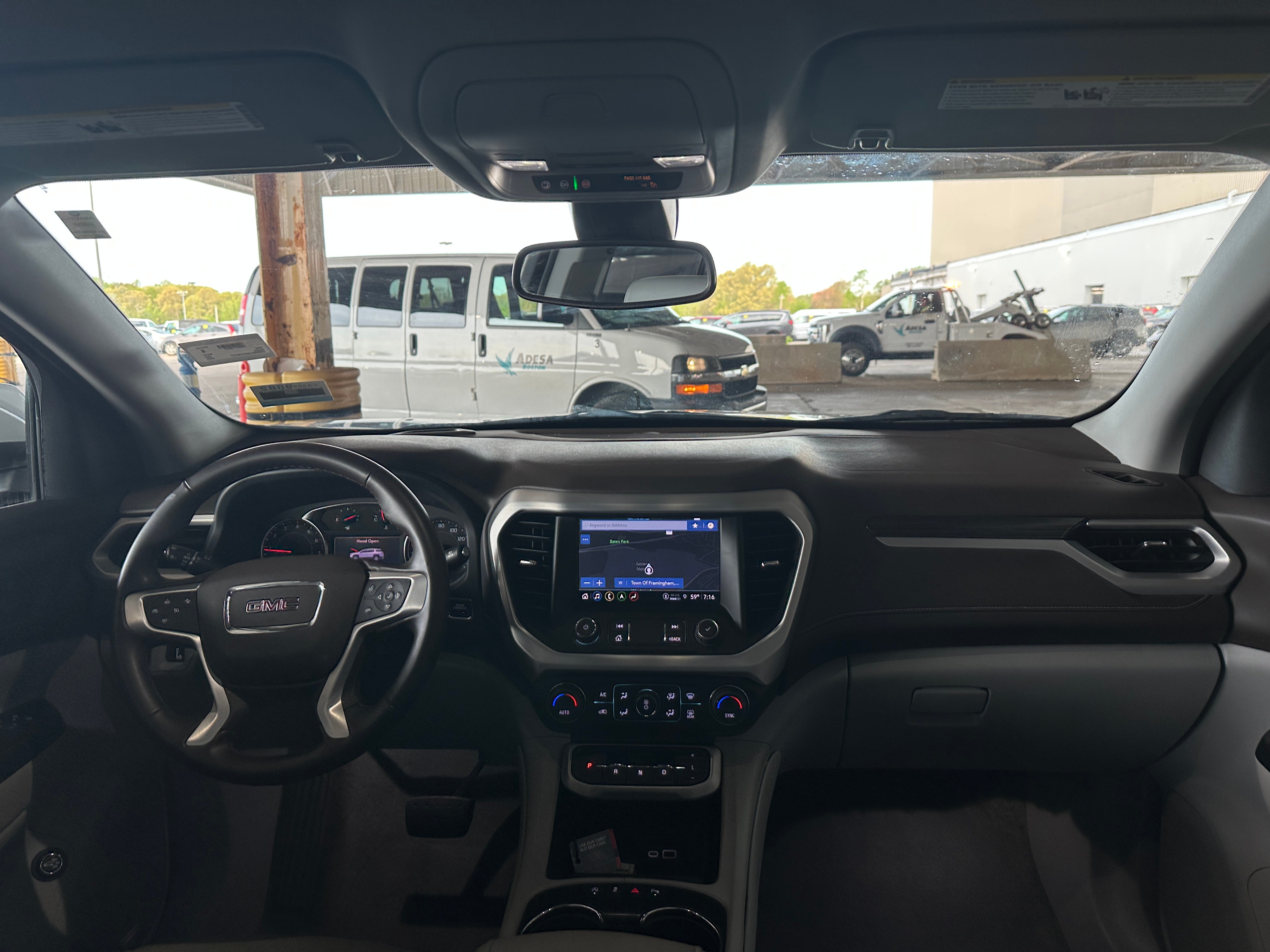 2023 GMC Acadia SLT 2