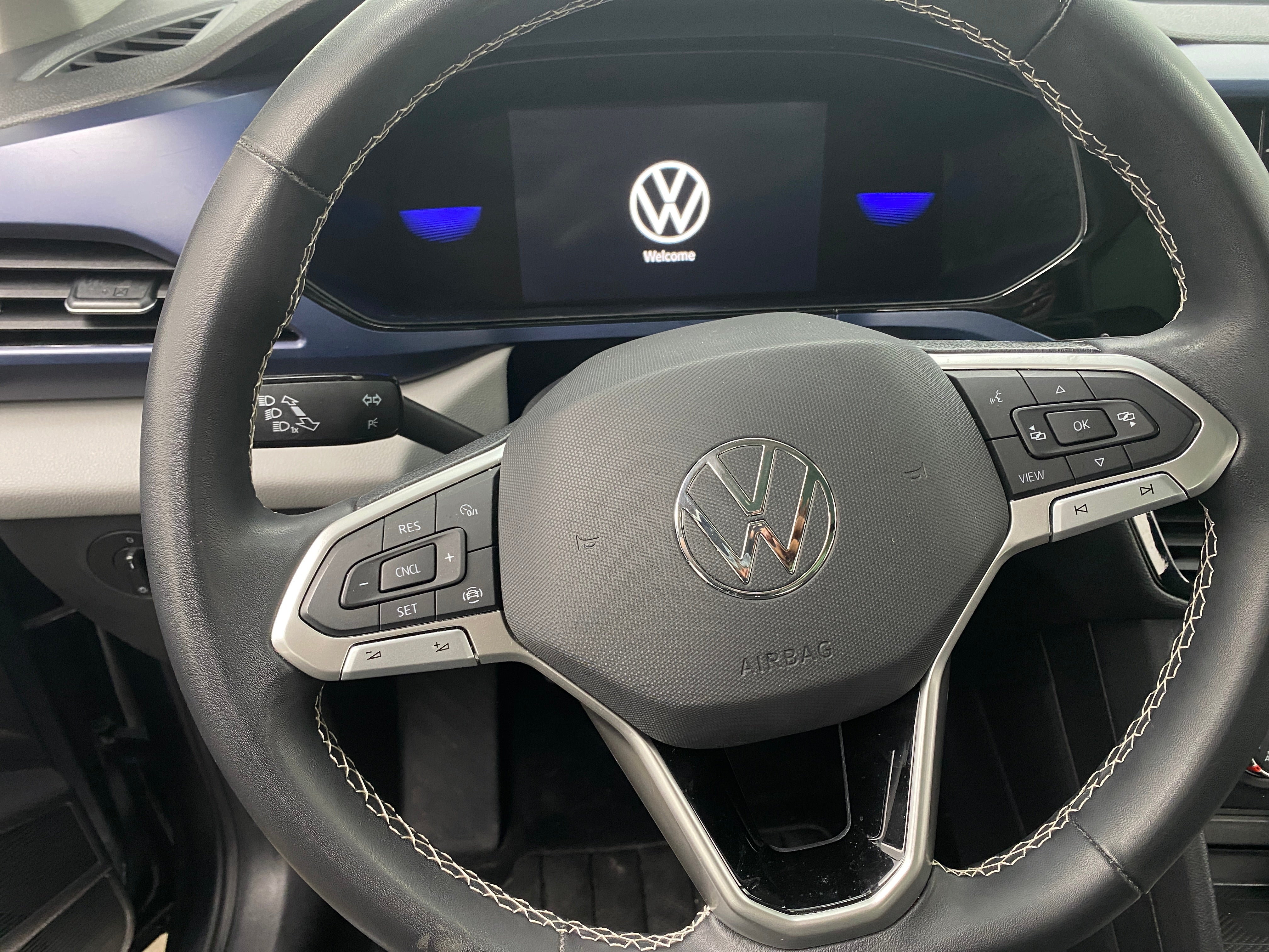 2022 Volkswagen Taos SE 4