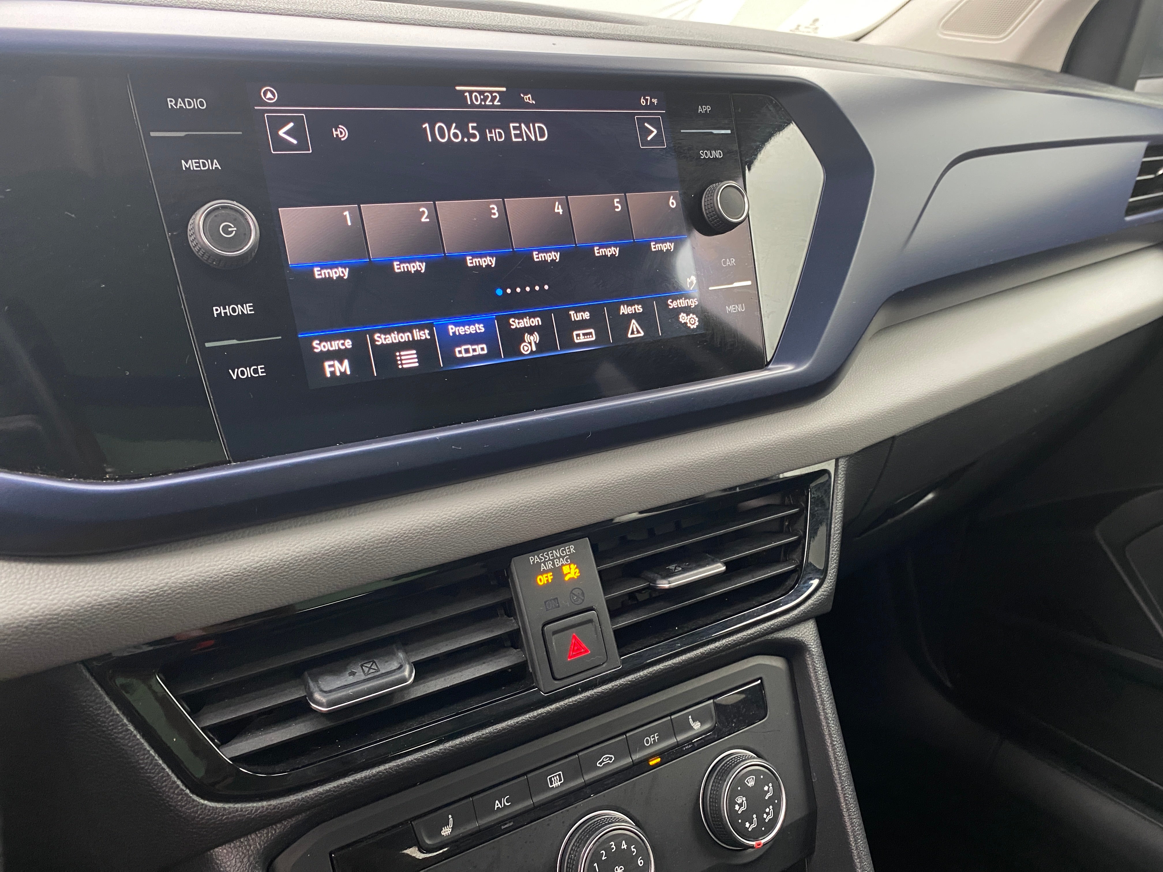 2022 Volkswagen Taos SE 3