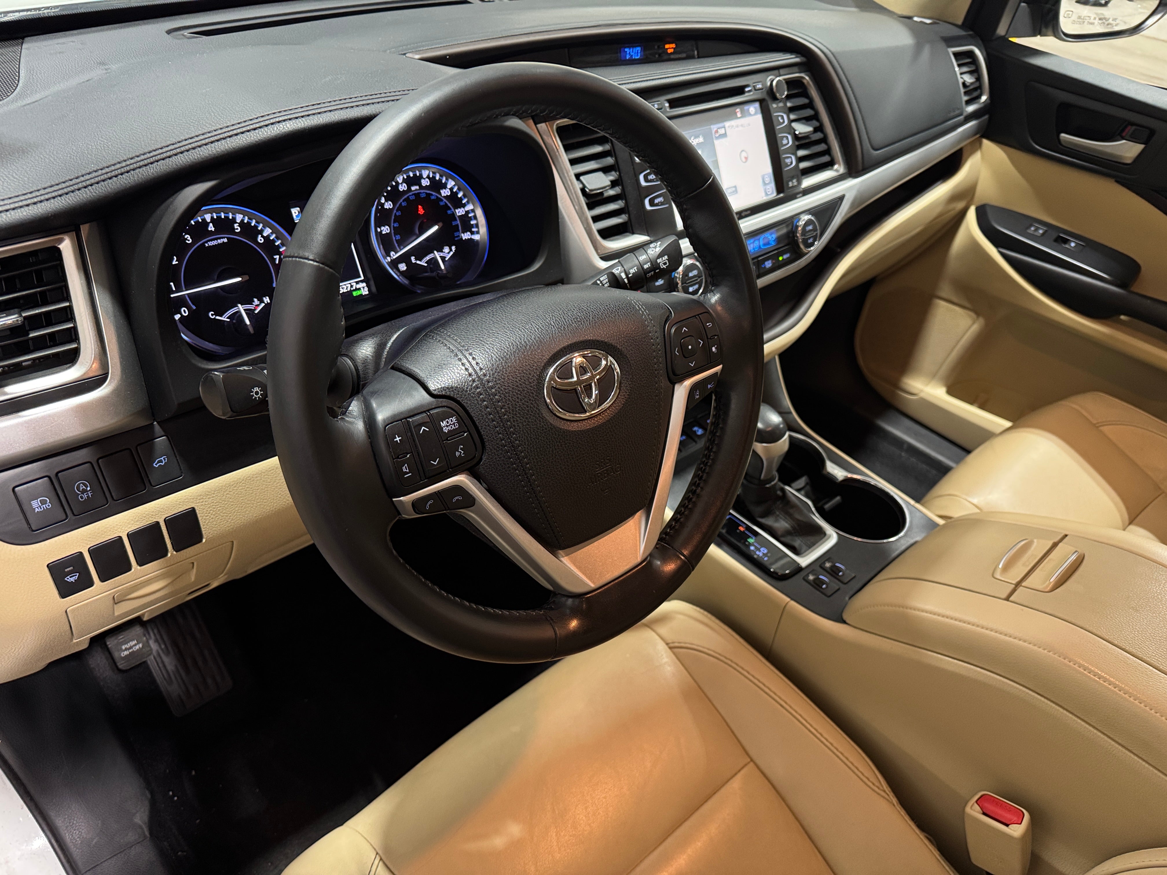 2017 Toyota Highlander XLE 2
