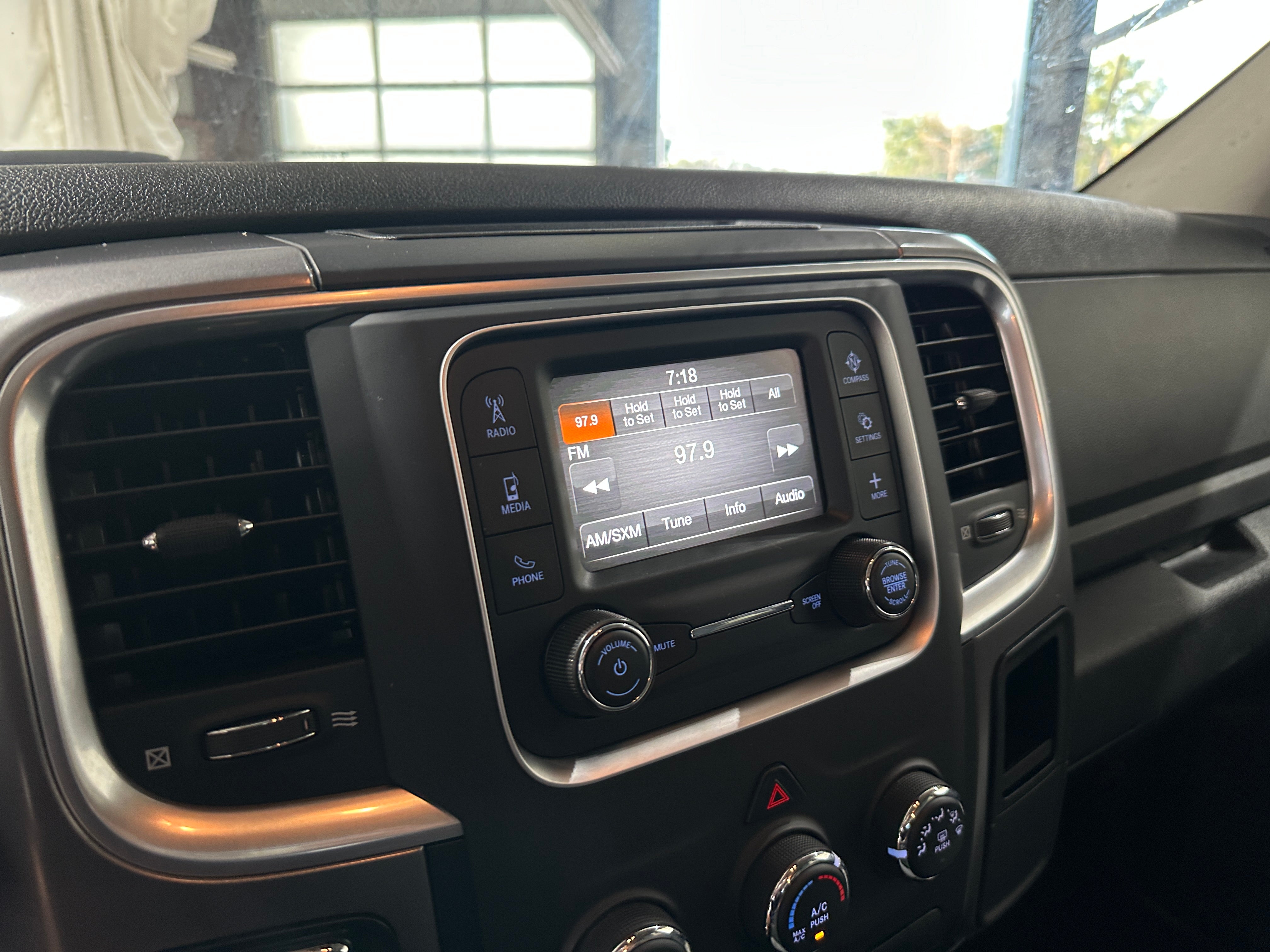 2024 RAM 1500 Classic SLT 4