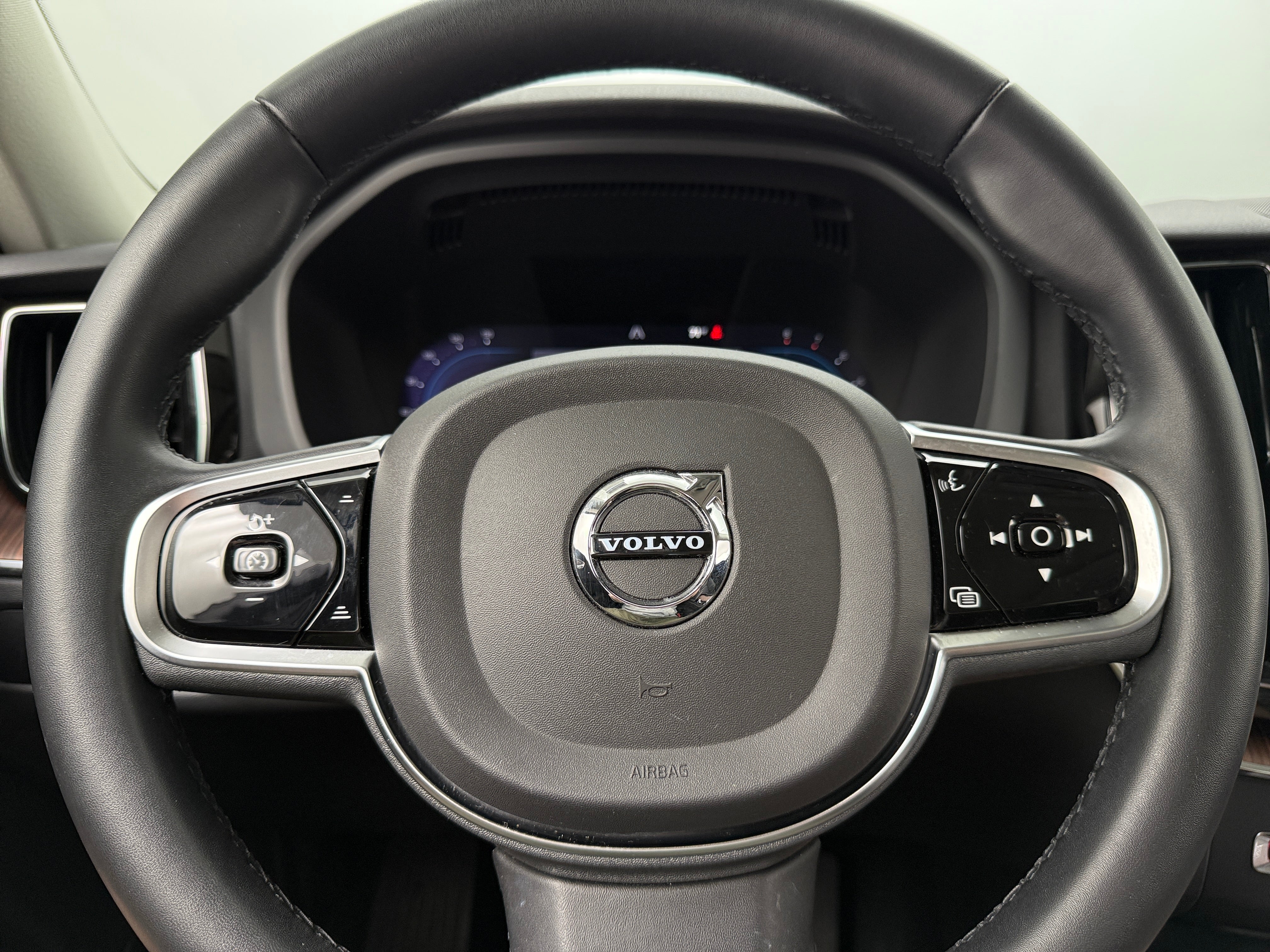 2023 Volvo XC60 B5 Plus 4
