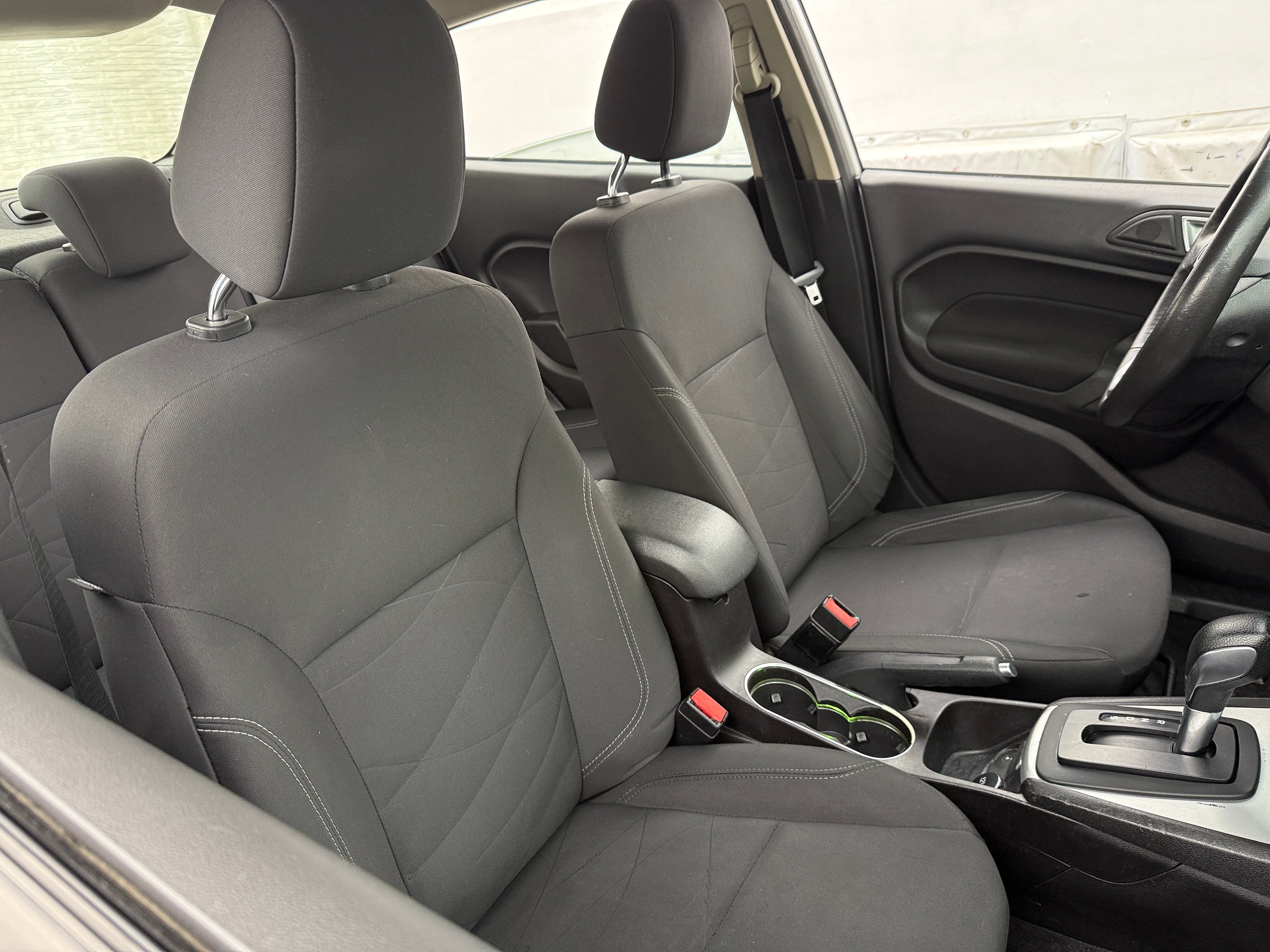 2016 Ford Fiesta SE 2