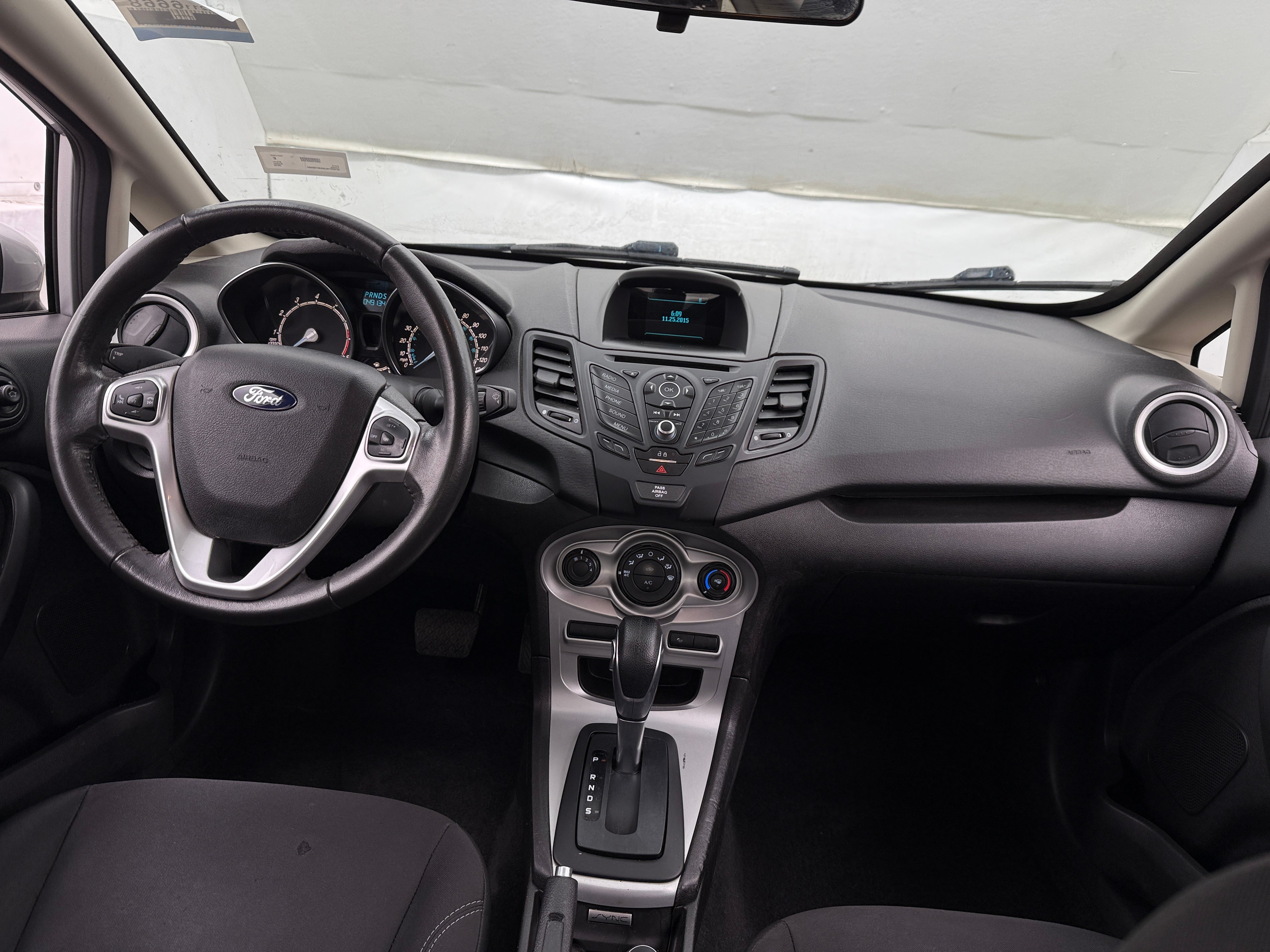 2016 Ford Fiesta SE 3