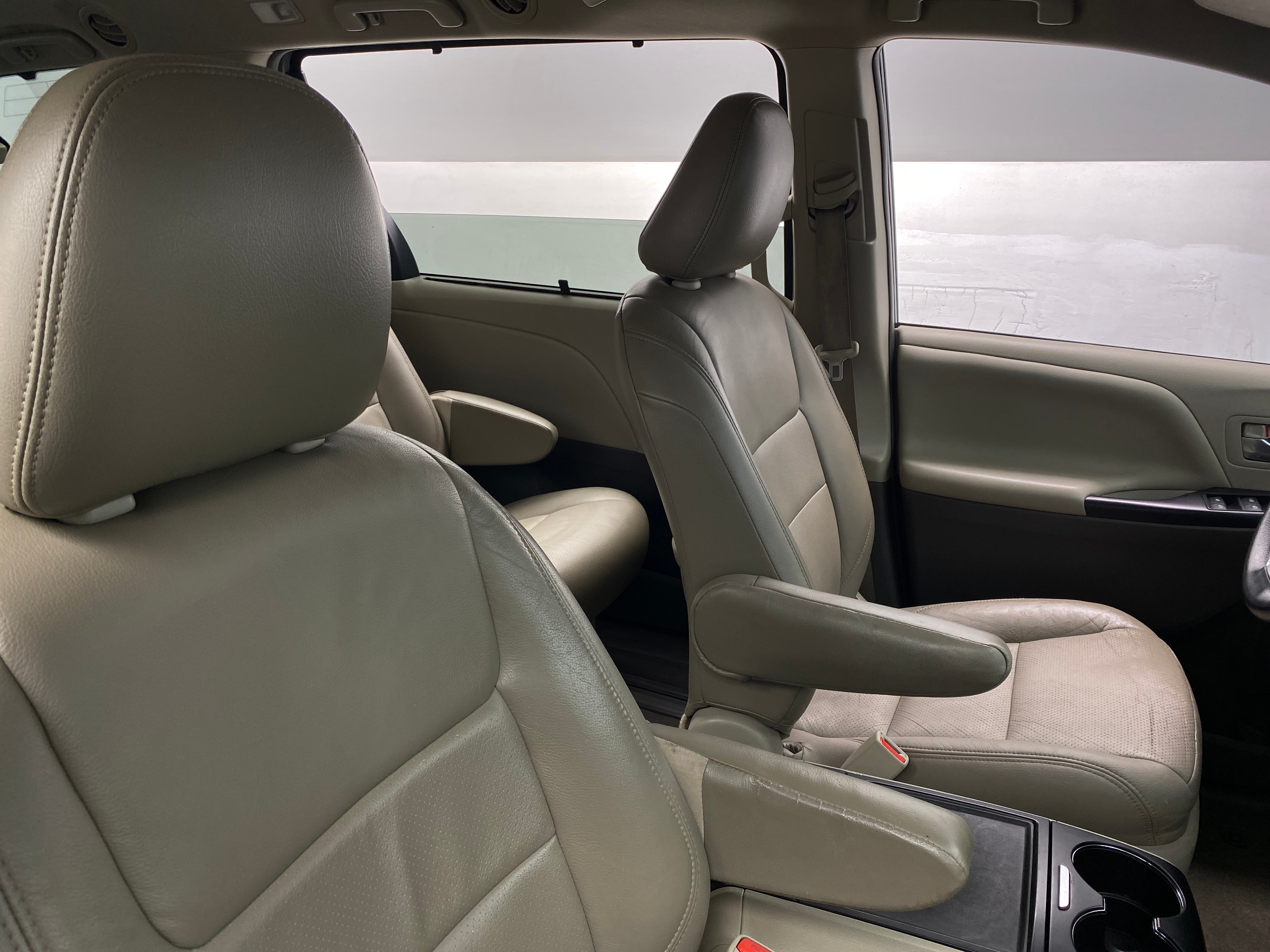 2015 Toyota Sienna LE 2