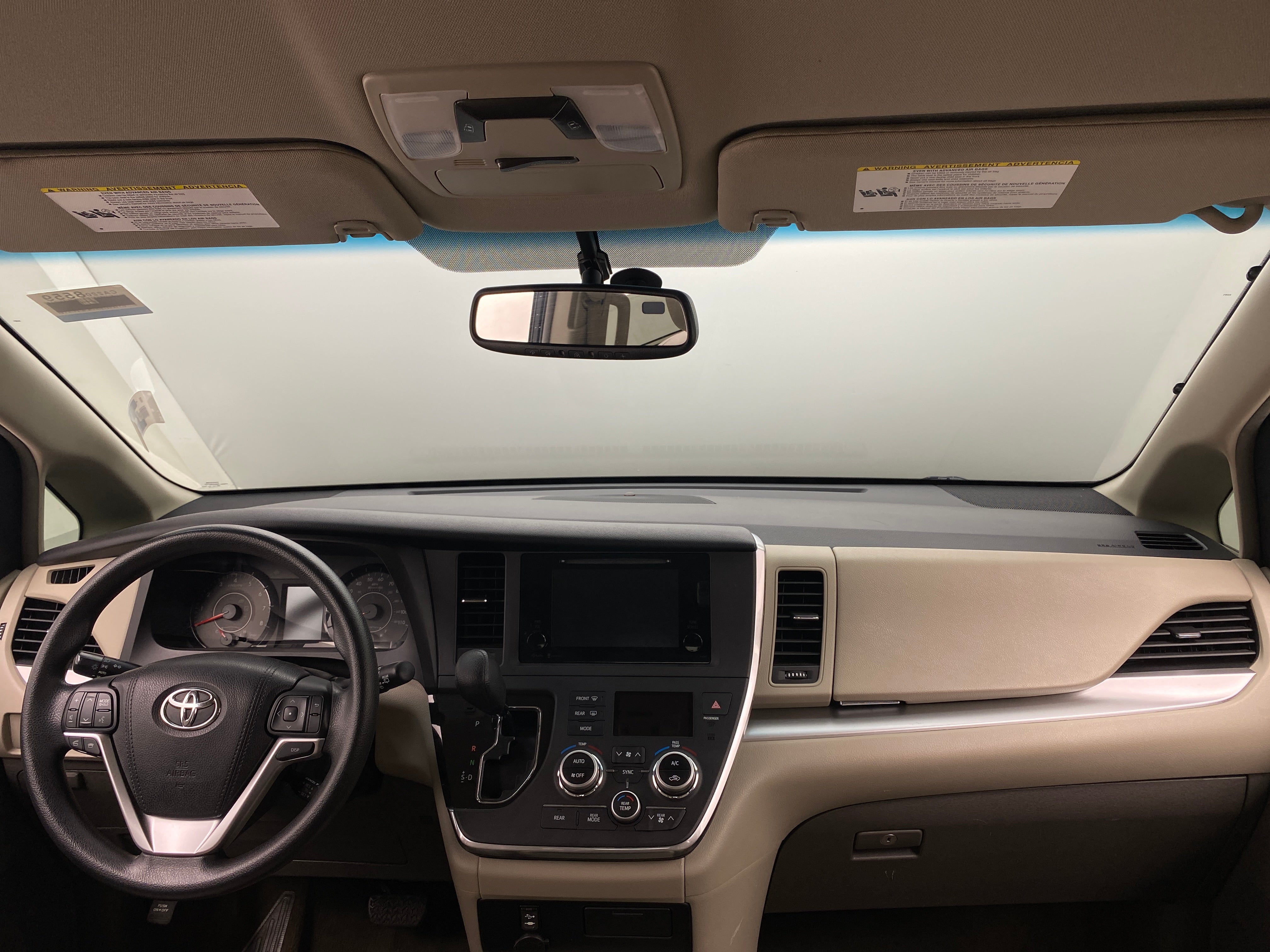 2015 Toyota Sienna LE 3