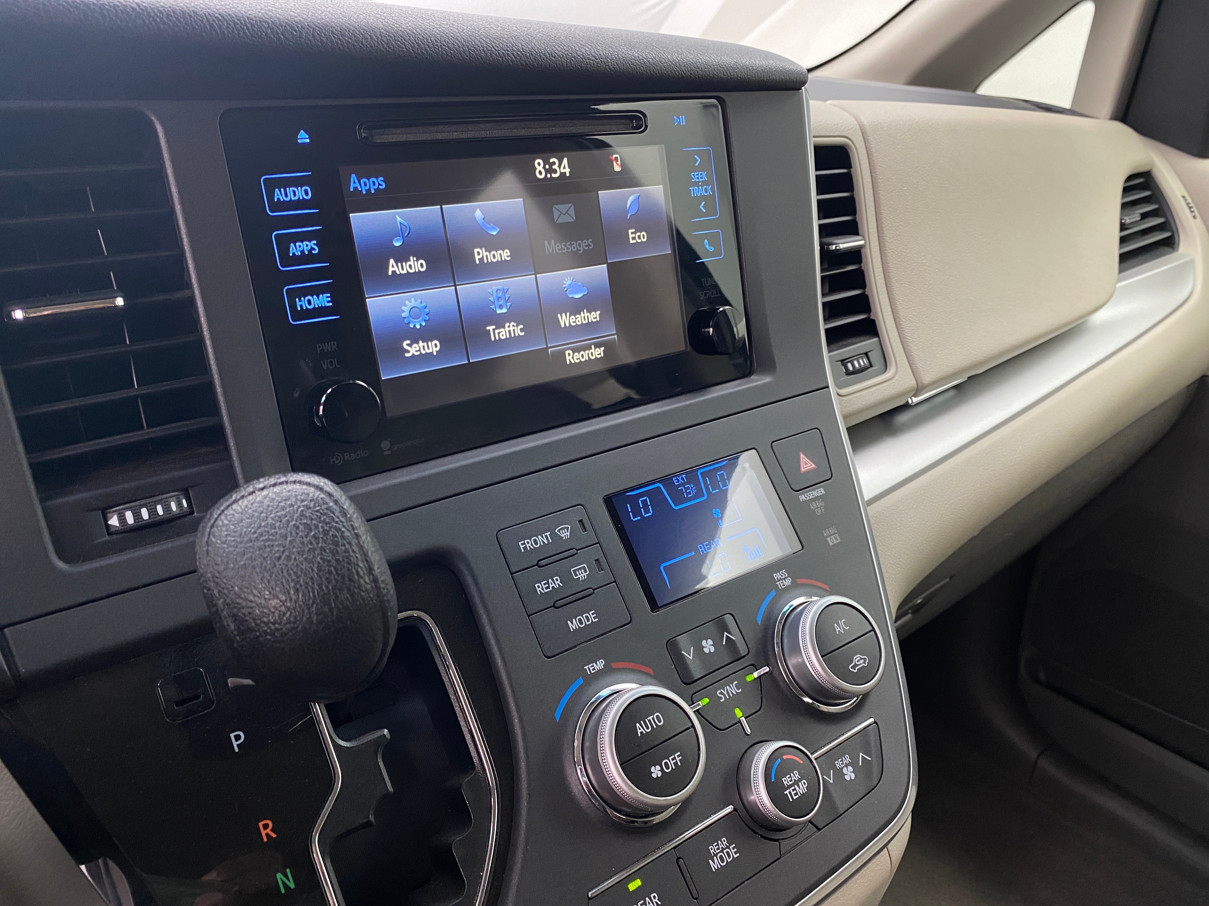 2015 Toyota Sienna LE 4