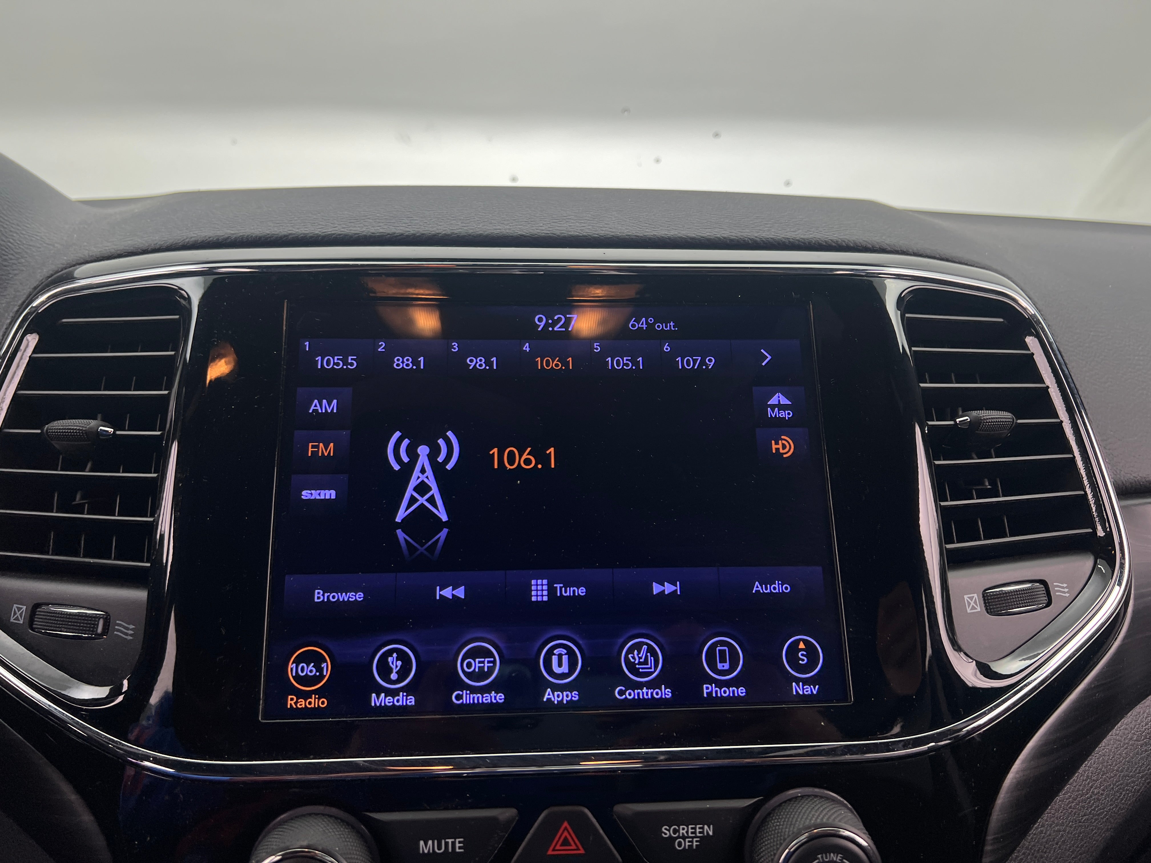 2019 Jeep Grand Cherokee Altitude 4