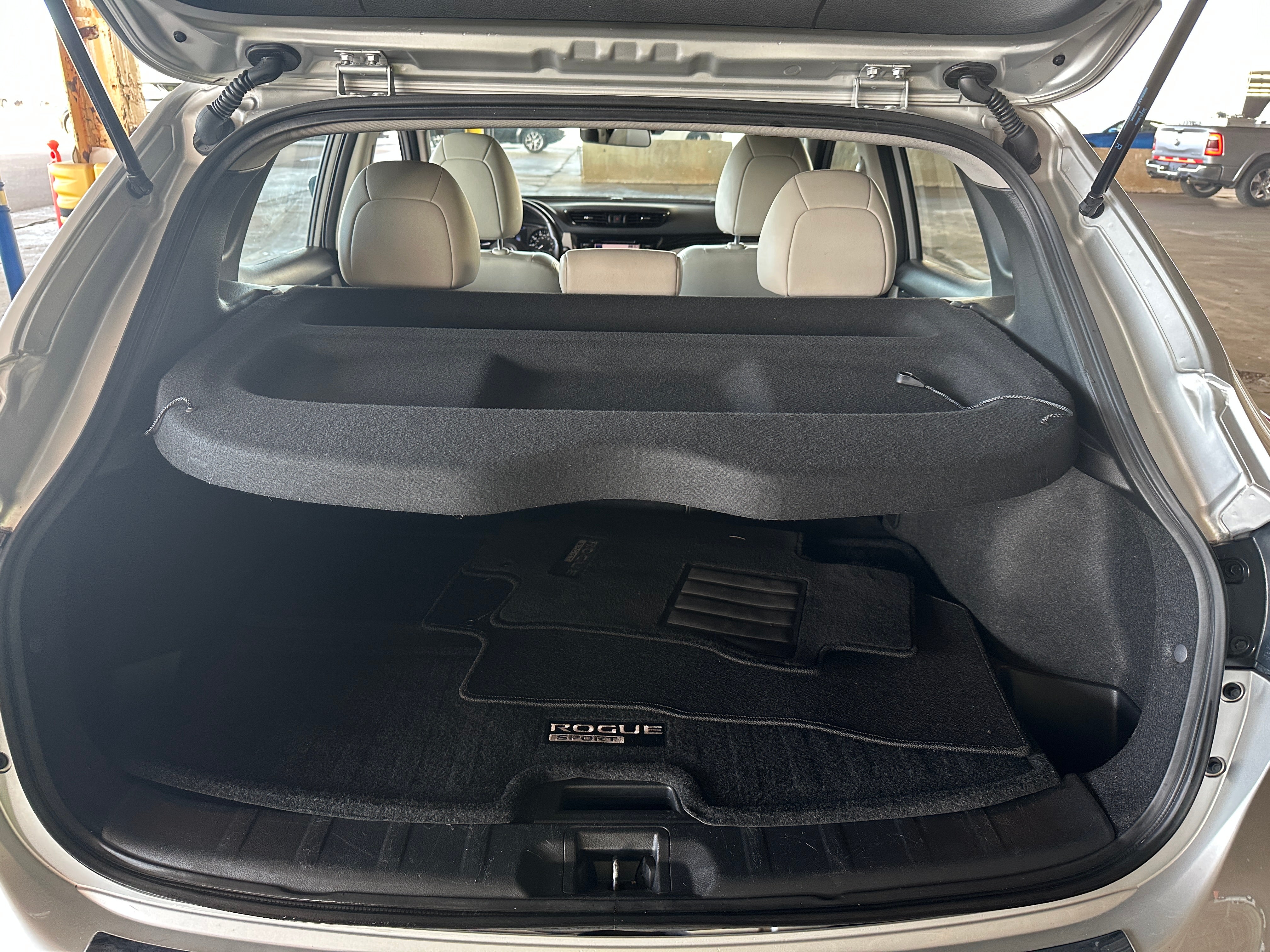 2022 Nissan Rogue Sport SL 6