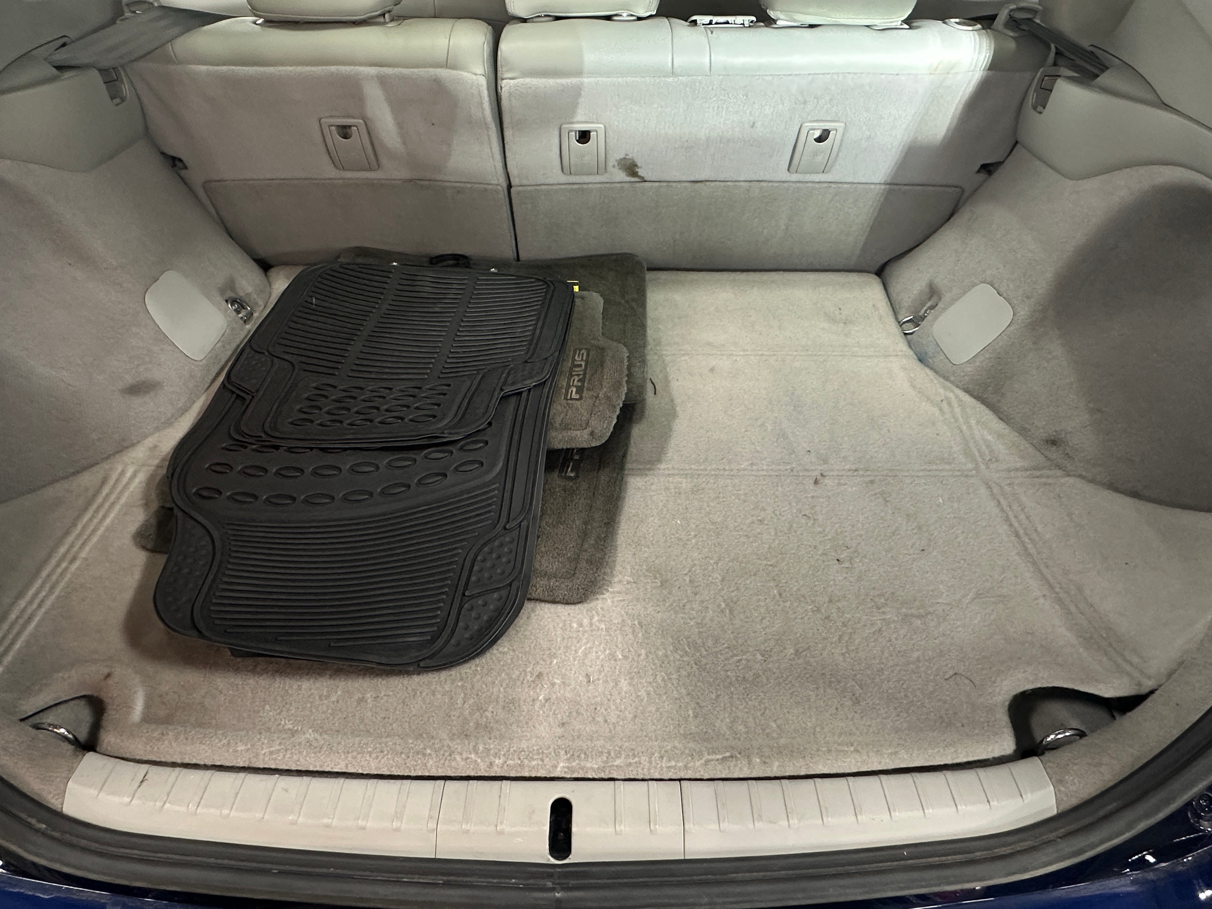 2013 Toyota Prius Two 7
