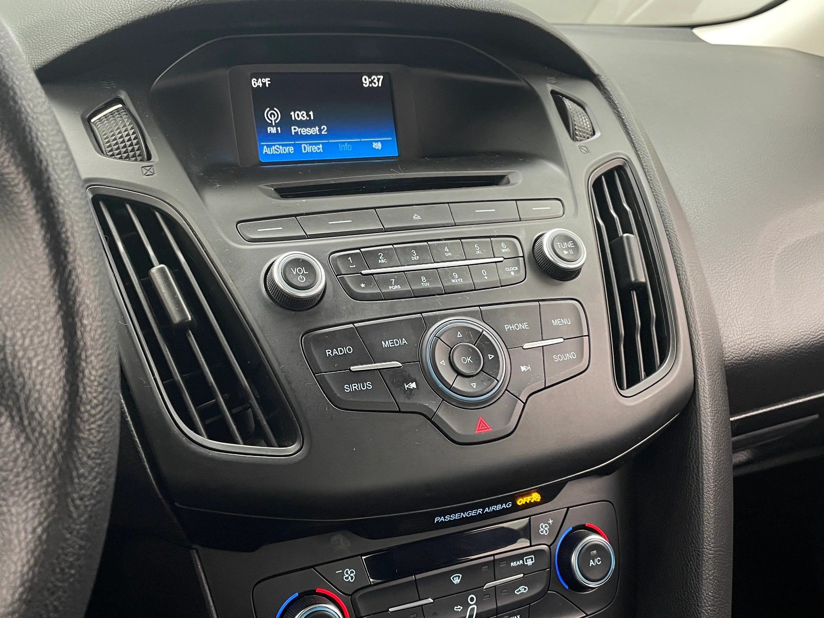 2017 Ford Focus SE 4