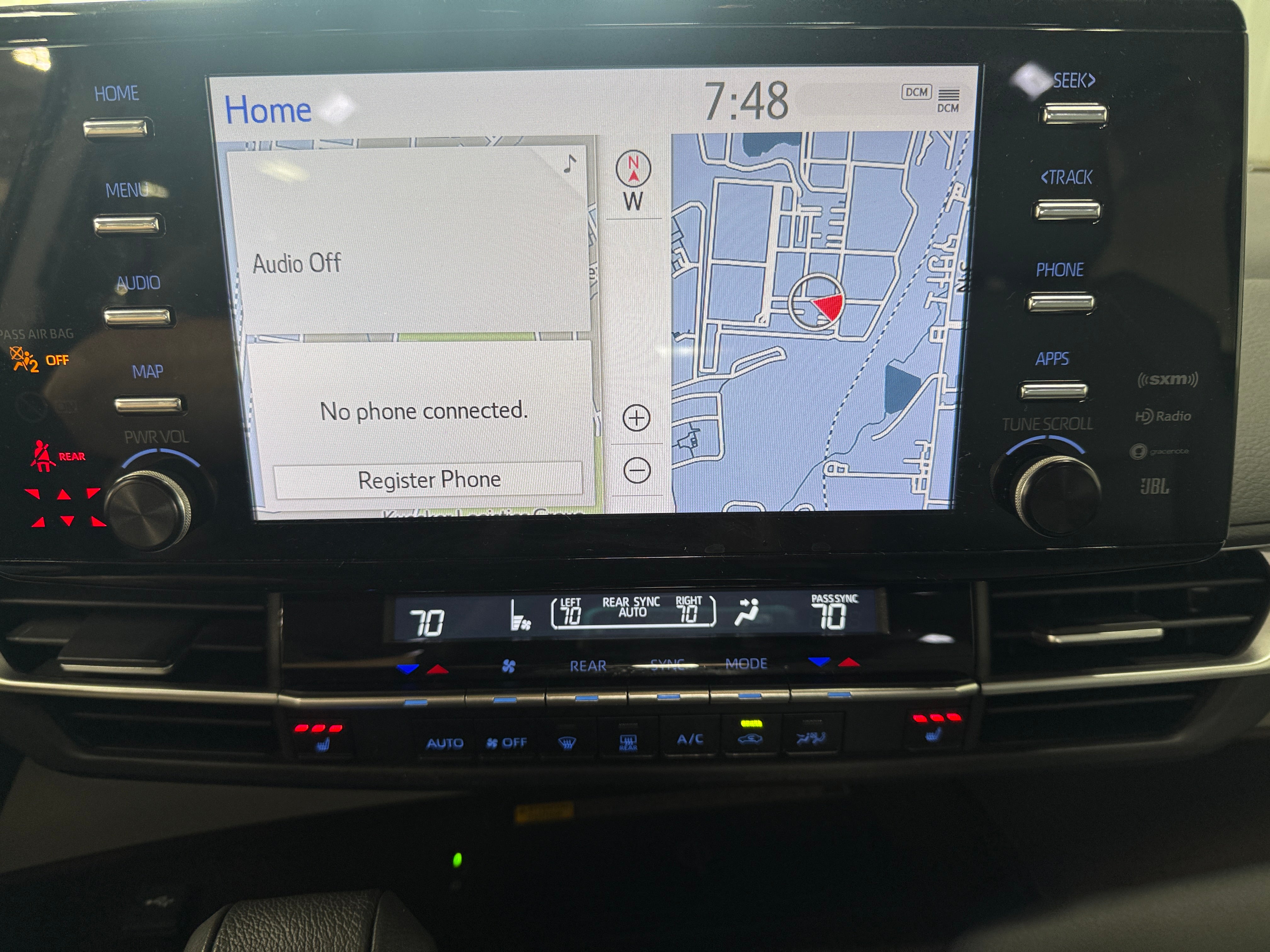 2022 Toyota Sienna XLE 3